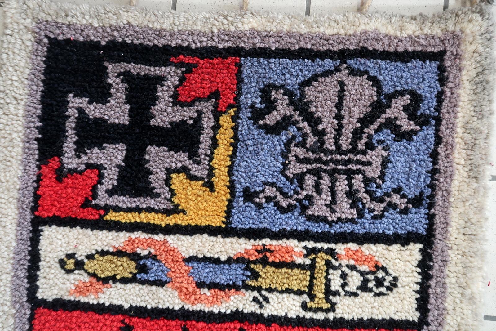 Handgefertigter europäischer Savonnerie-Teppich im Vintage-Stil 2,3' x 2.4', 1950er Jahre - 1C1100 (Wolle) im Angebot