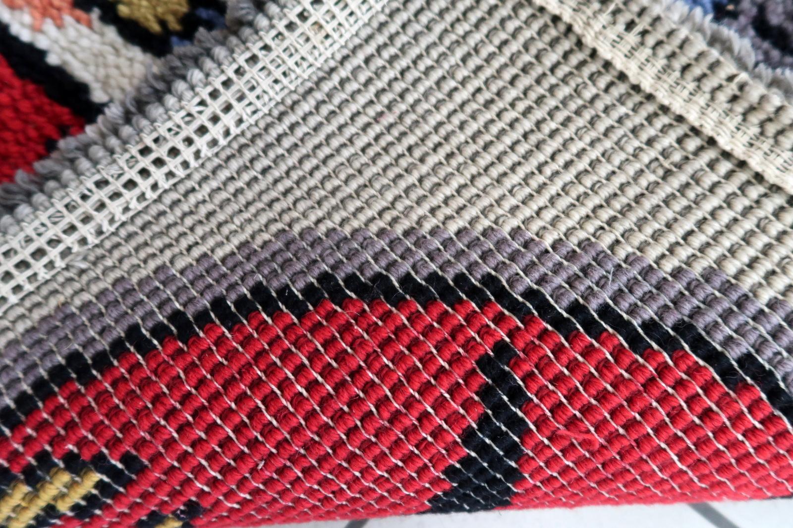 Handgefertigter europäischer Savonnerie-Teppich im Vintage-Stil 2,3' x 2.4', 1950er Jahre - 1C1100 im Angebot 4