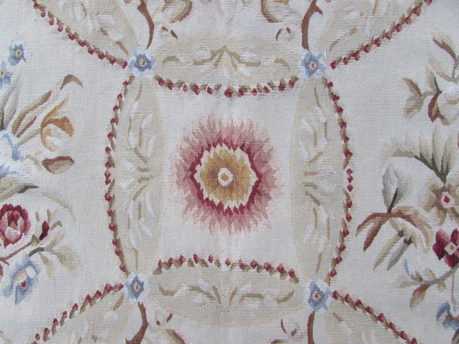 Handmade Vintage French Aubusson Rug, 1970s, 1Q0187 In Good Condition In Bordeaux, FR