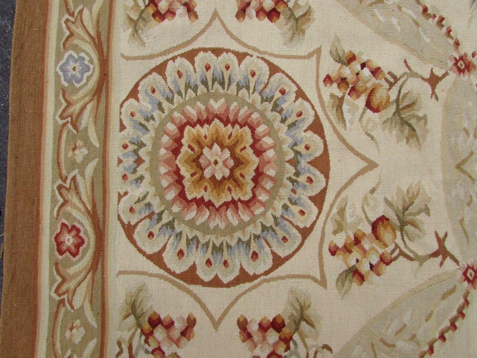 Handmade Vintage French Aubusson Rug, 1970s, 1Q0196 In Good Condition In Bordeaux, FR