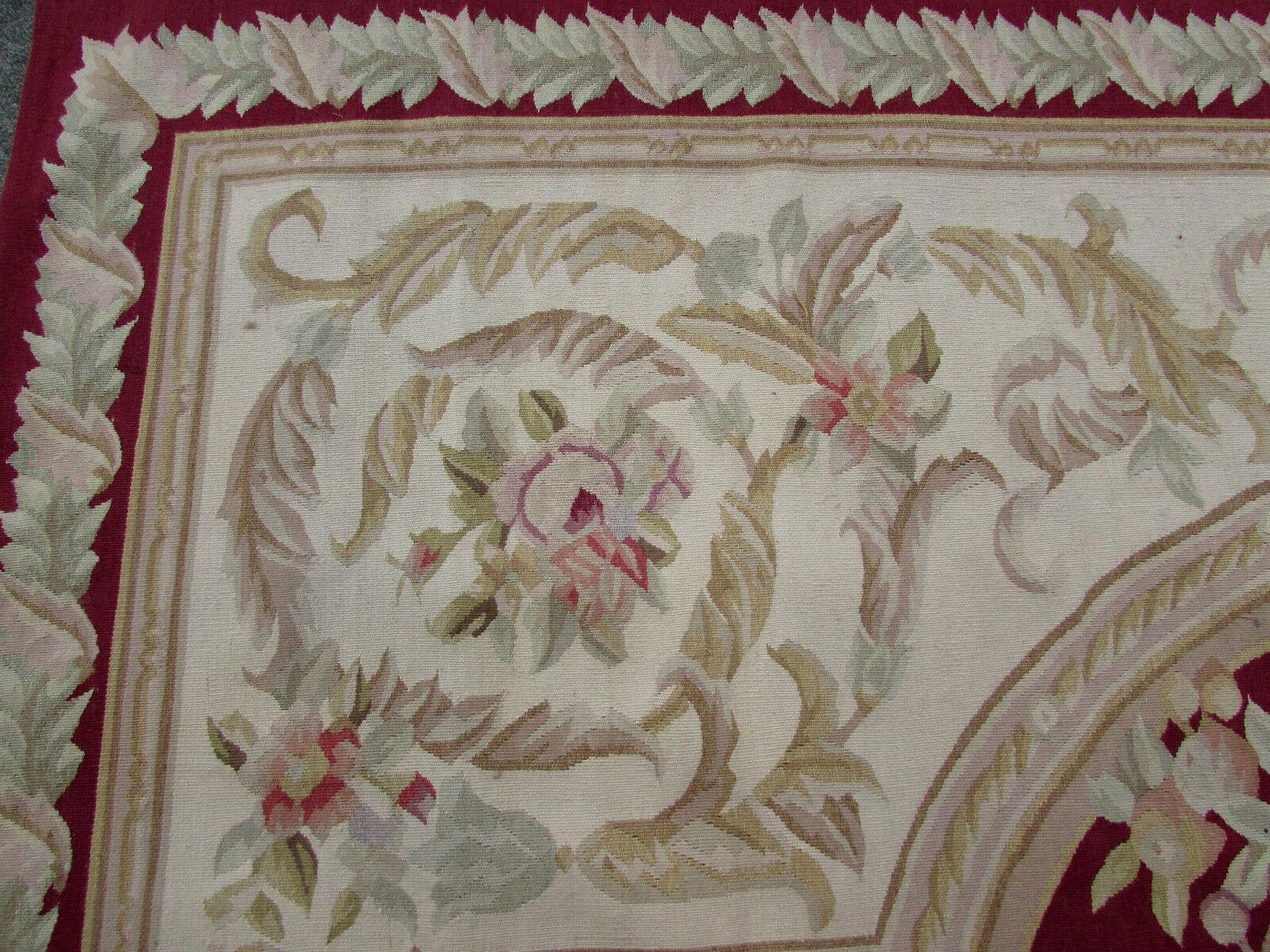 Handmade vintage French Aubusson rug in wool. This rug has been made in the end of 20th century, it is in original good condition.

-Condition: Original good,

-circa 1970s,

-Size: 8' x 10.5' (240cm x 312cm),

-Material: Wool,

-Country