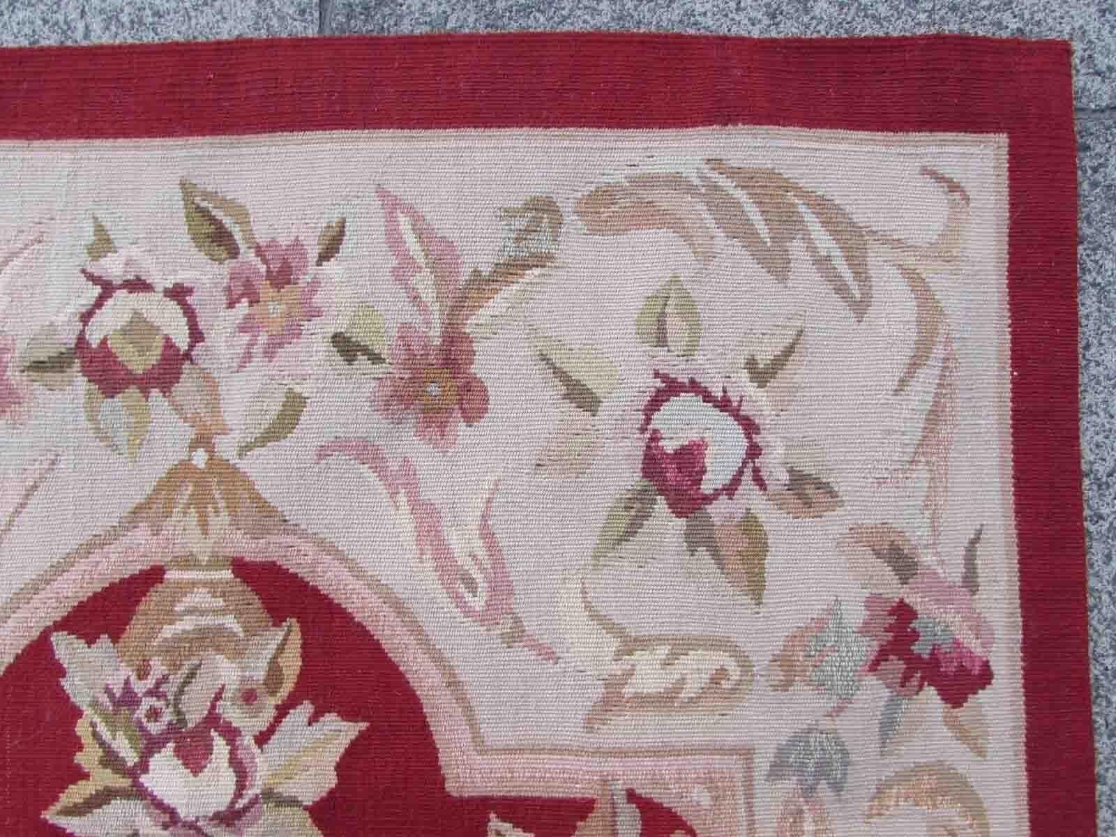 Handgefertigter französischer Vintage-Aubusson-Teppich, 1970er Jahre, 1Q03 im Zustand „Gut“ im Angebot in Bordeaux, FR