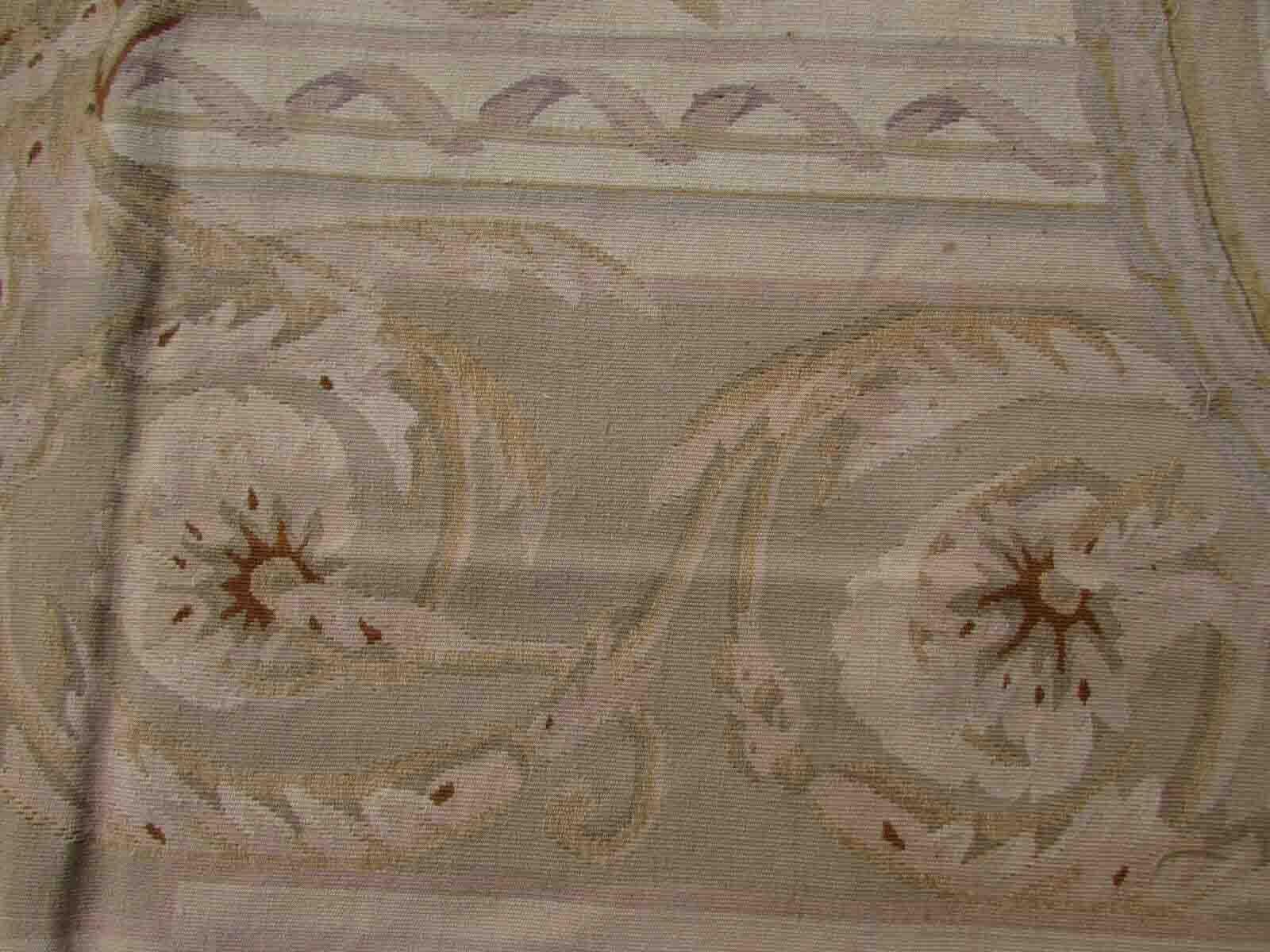 Handmade vintage French Aubusson rug in traditional design and pastel shades. The rug is from the end of 20th century in original good condition.

-condition: original good, 

-circa: 1970s,

-size: 9' x 12.2' (276cm x 373cm),

-material:
