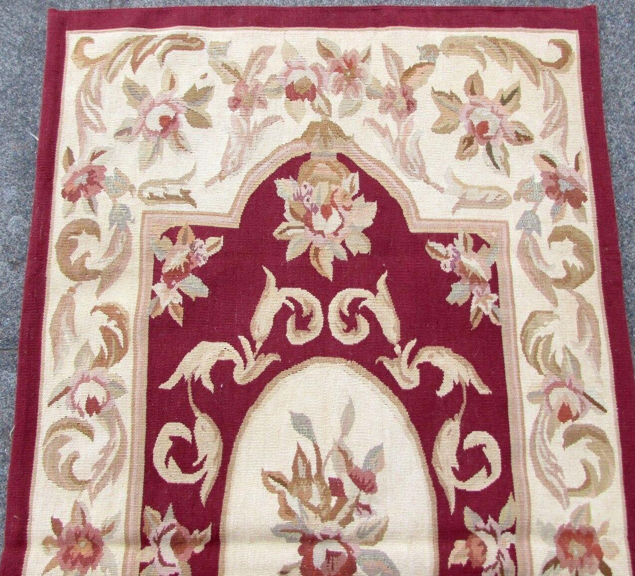 Handmade vintage Classic French Aubusson rug. It is from the end of 20th century in original good condition.

-Condition: Original good,

-circa 1980s,

-Size: 2.7' x 4.9' (78cm x 143cm),

-Material: Wool,

-Country of origin: