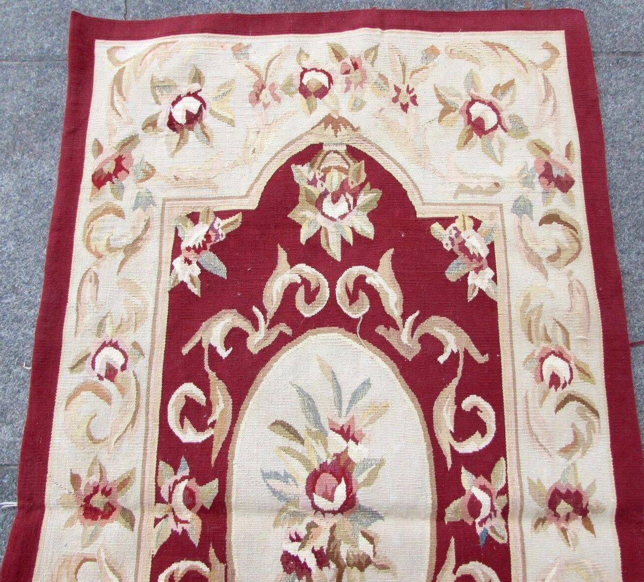 Handmade vintage Classic French Aubusson rug. It is from the end of 20th century in original good condition.

- Condition: Original good,

- circa 1980s,

- Size: 2.8' x 4.10' (81cm x 145cm),

- Material: Wool,

- Country of origin: