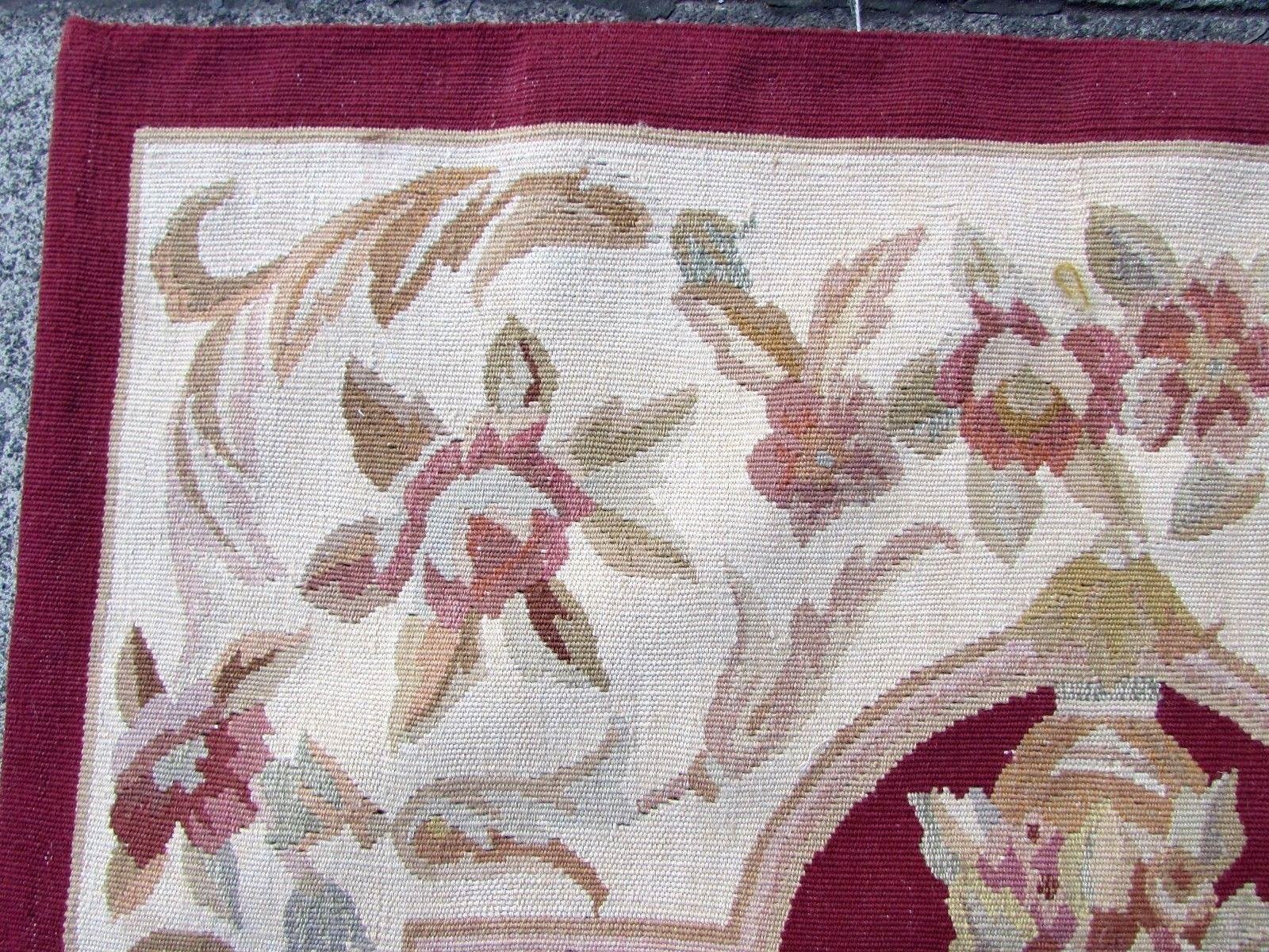 Handmade Vintage French Aubusson Rug, 1980s, 1Q0247 In Good Condition In Bordeaux, FR