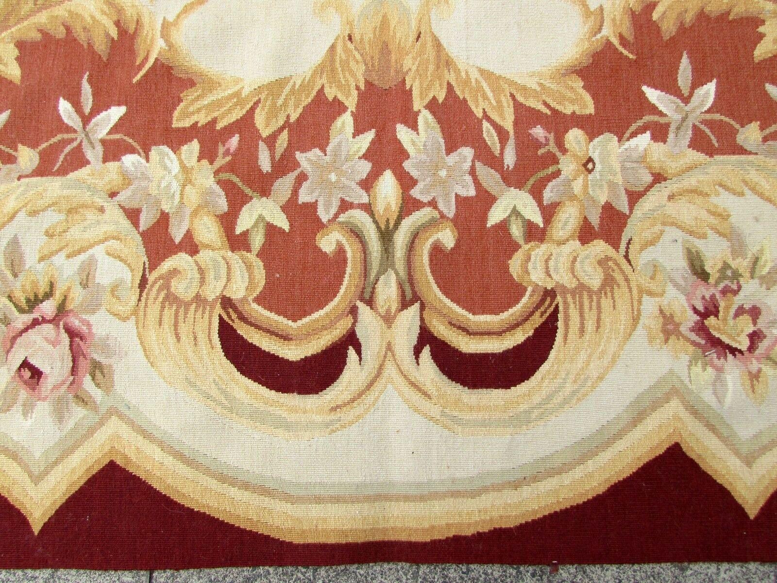 Handmade Vintage French Aubusson Rug, 1980s, 1Q0321 In Good Condition In Bordeaux, FR