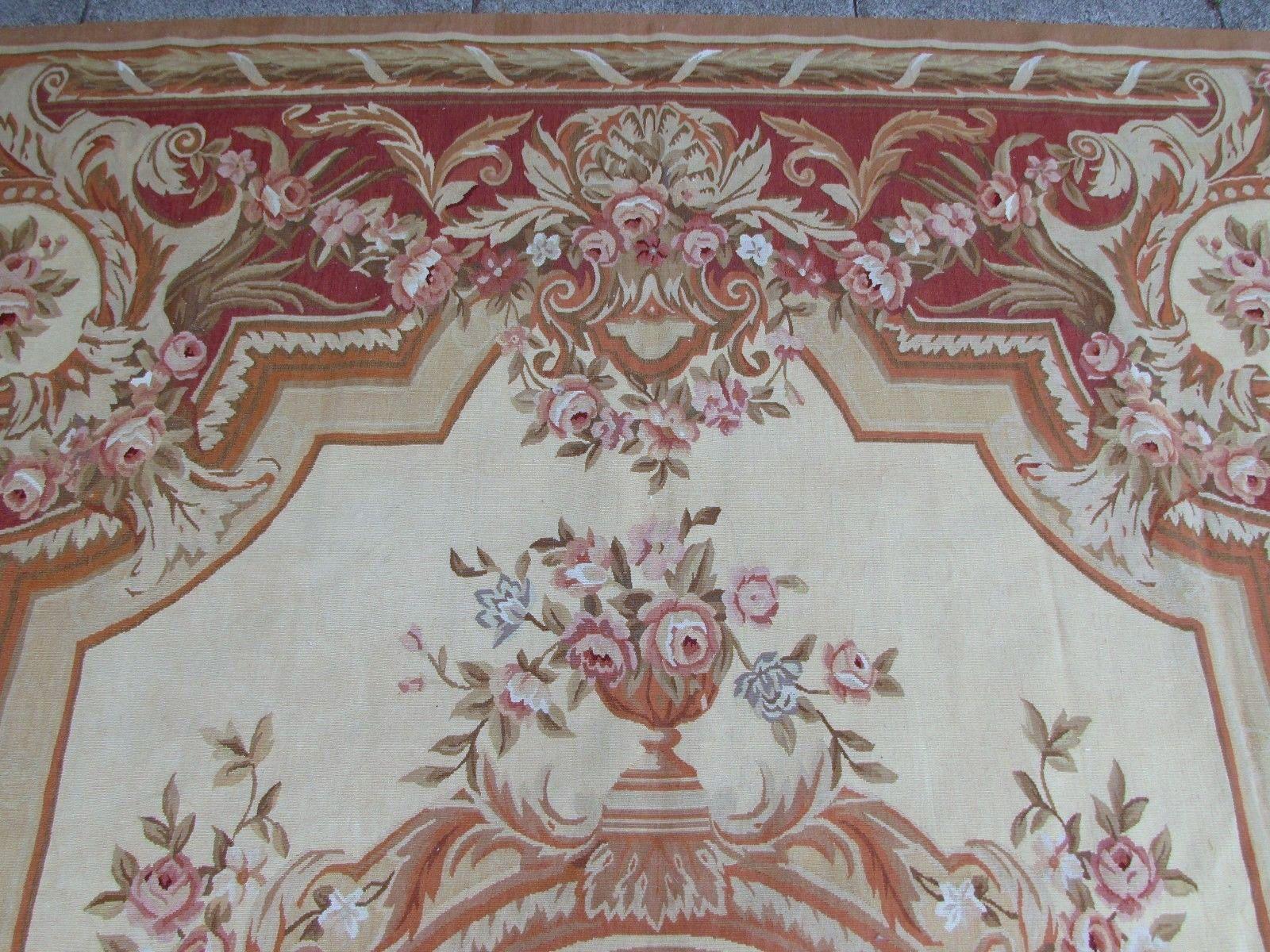 Handmade vintage French Aubusson rug made in wool. This rug has been made in the end of 20th century in original good condition.

-Condition: Original good,

-circa 1980s,

-Size: 8.5' x 12.3' (261cm x 375cm),

-Material: wool,

-Country