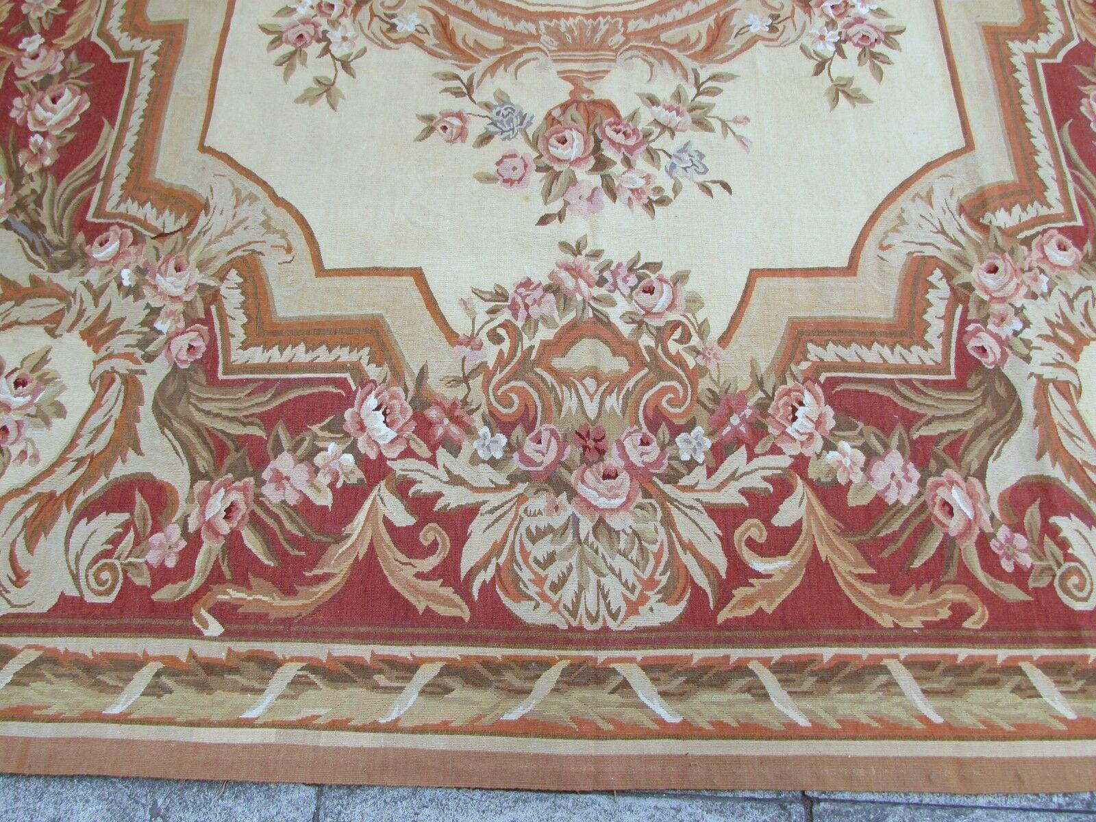 Handmade Vintage French Aubusson Rug, 1980s, 1Q0323 In Good Condition In Bordeaux, FR