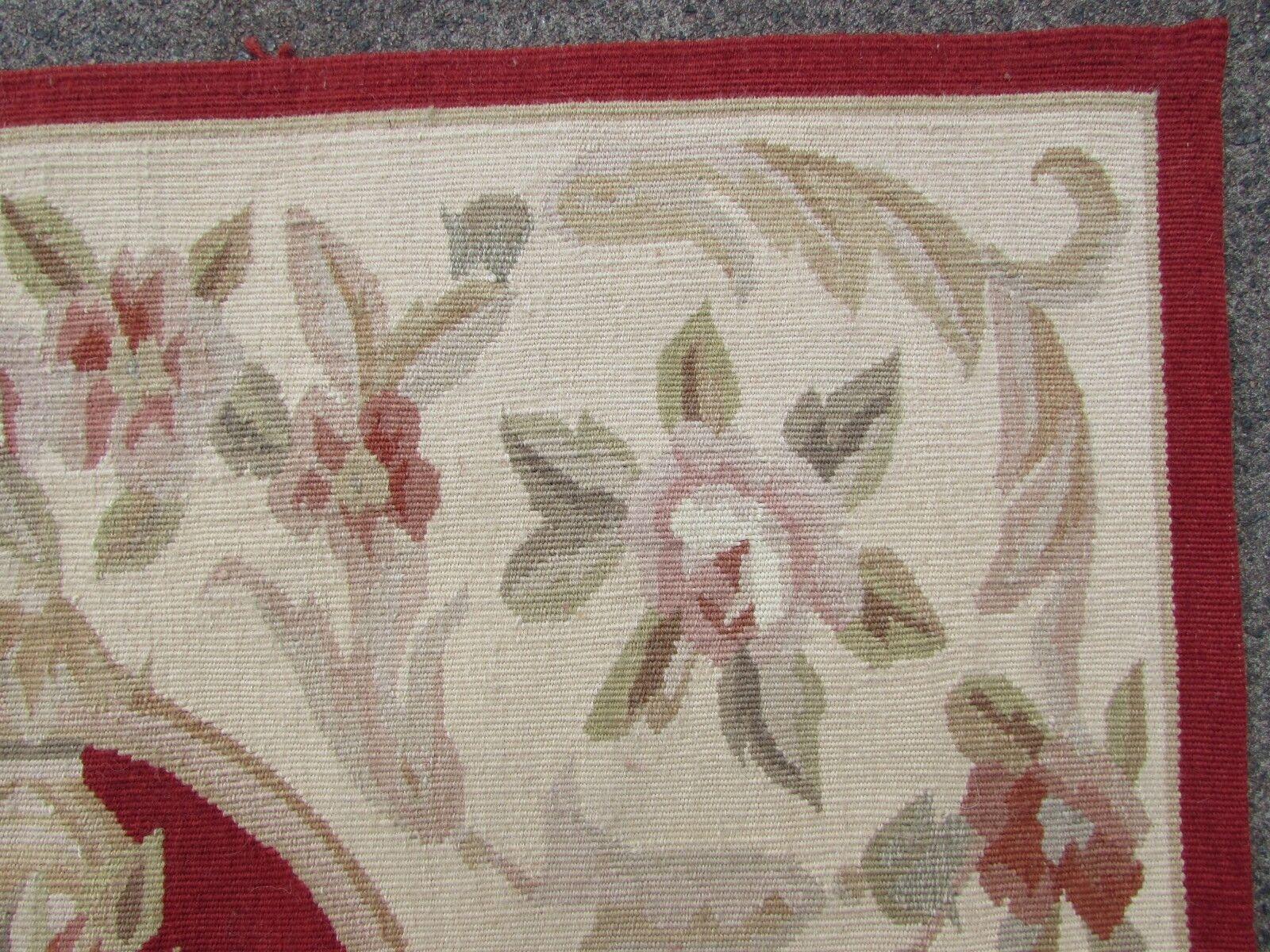 Handmade Vintage French AUbusson Rug 2.4' x 4.7', 1970s - 1Q67 For Sale 3