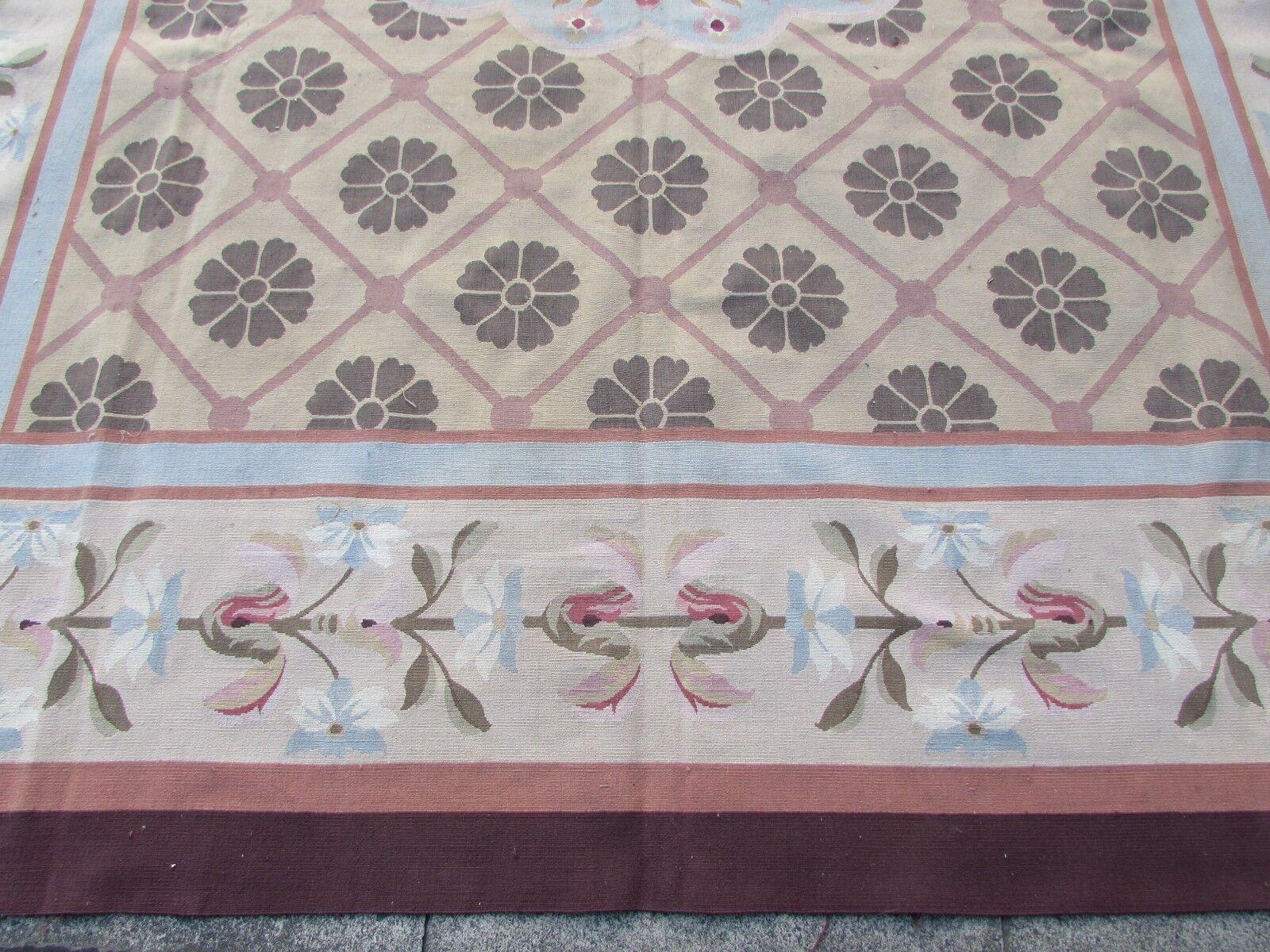 Handgefertigter französischer Aubusson-Teppich 8,9' x 12,1', 1970er Jahre, 1Q53 (Handgeknüpft) im Angebot