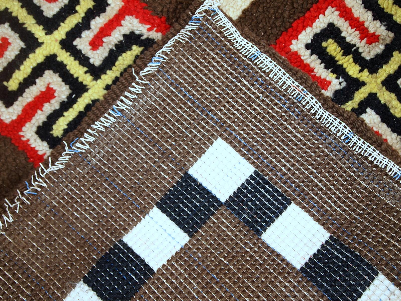 Handmade vintage French modern rug in original good condition. The rug is from the middle of the 20th century made in wool.

- Condition: original good,

- circa 1960s,

- Size: 5.9' x 10.5' (180cm x 322cm),

- Material: wool,

- Country