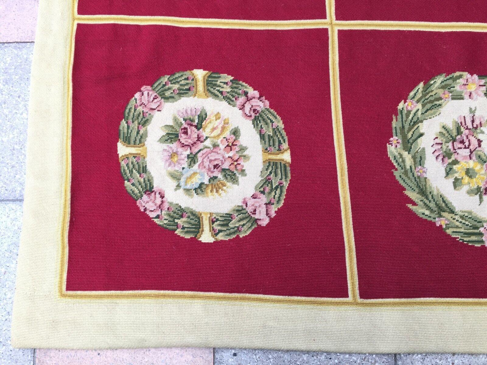 Handmade Vintage French Needlepoint Rug 3.8' x 5.4', 1960s - 1W09 In Good Condition For Sale In Bordeaux, FR