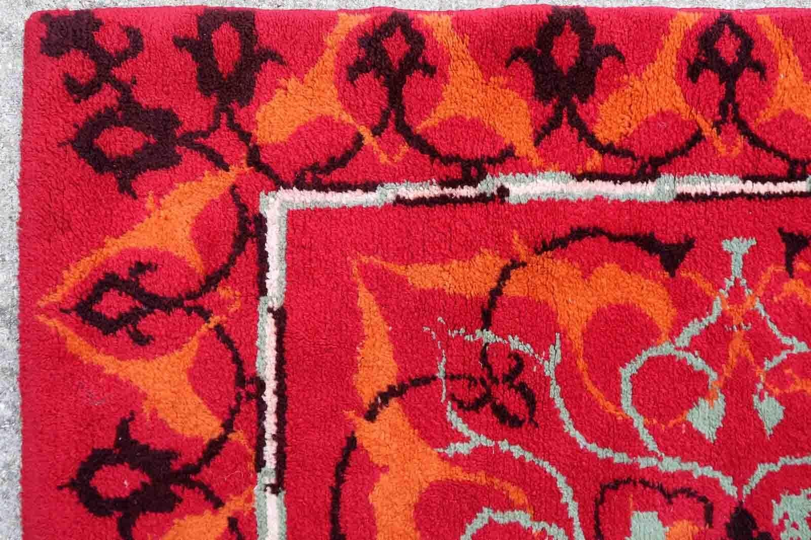 Handmade Vintage French Savonnerie Rug, 1950s, 1P97 In Good Condition For Sale In Bordeaux, FR