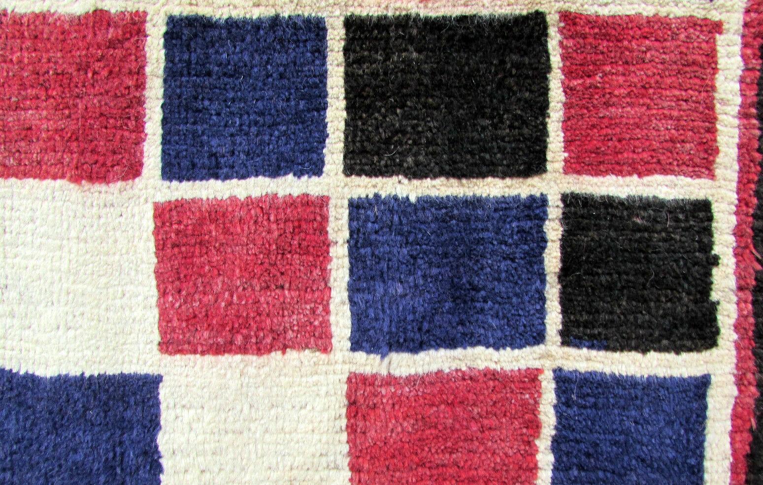 Handmade Vintage Gabbeh Style Rug, 1970s, 1Q0164 In Good Condition In Bordeaux, FR