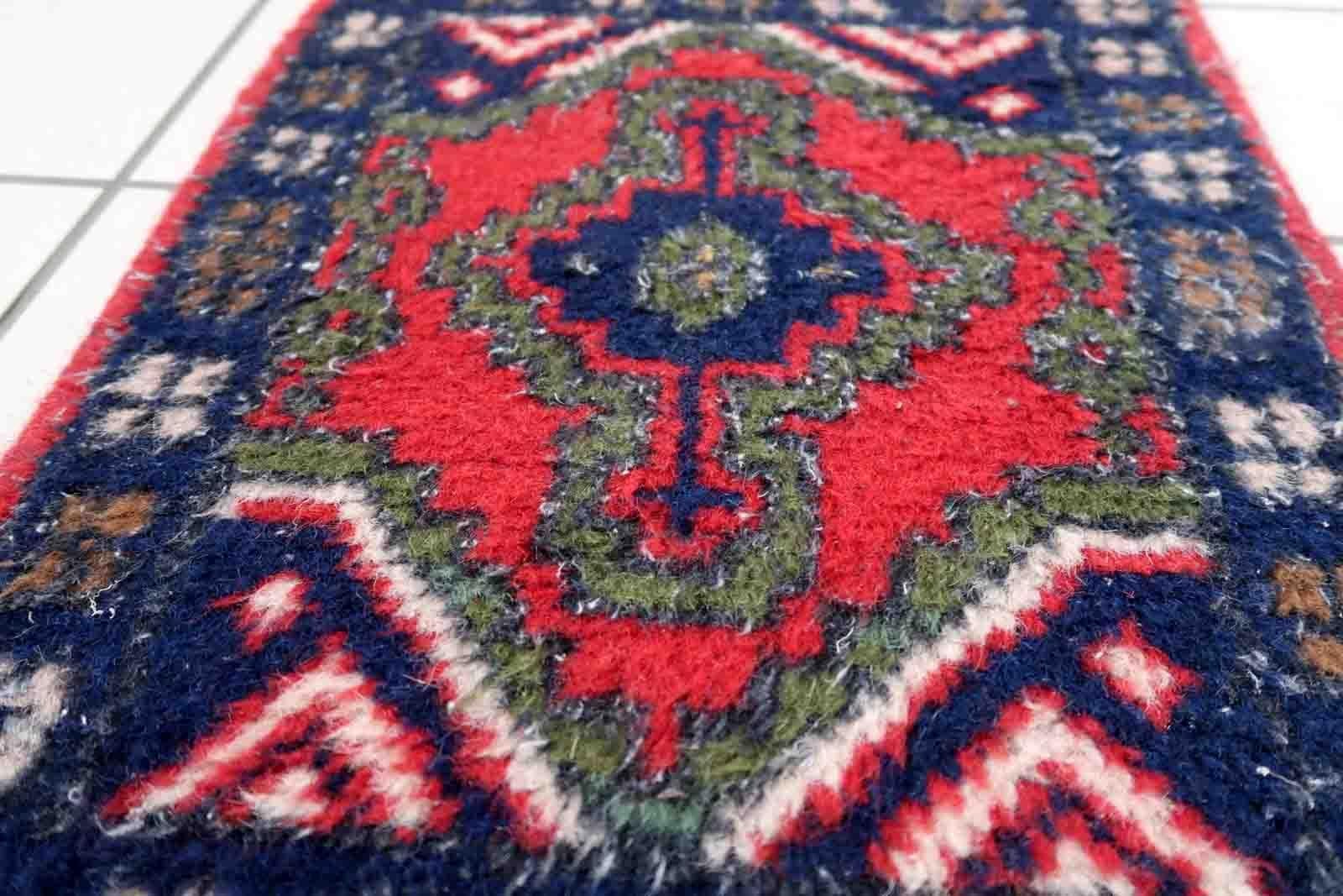 Handmade vintage Middle Eastern rug in traditional medallion design. The rug has been made in wool in the end of 20th century. It is in original good condition.

-condition: original good,

-circa: 1970s,

-size: 1.3' x 1.9' (40cm x