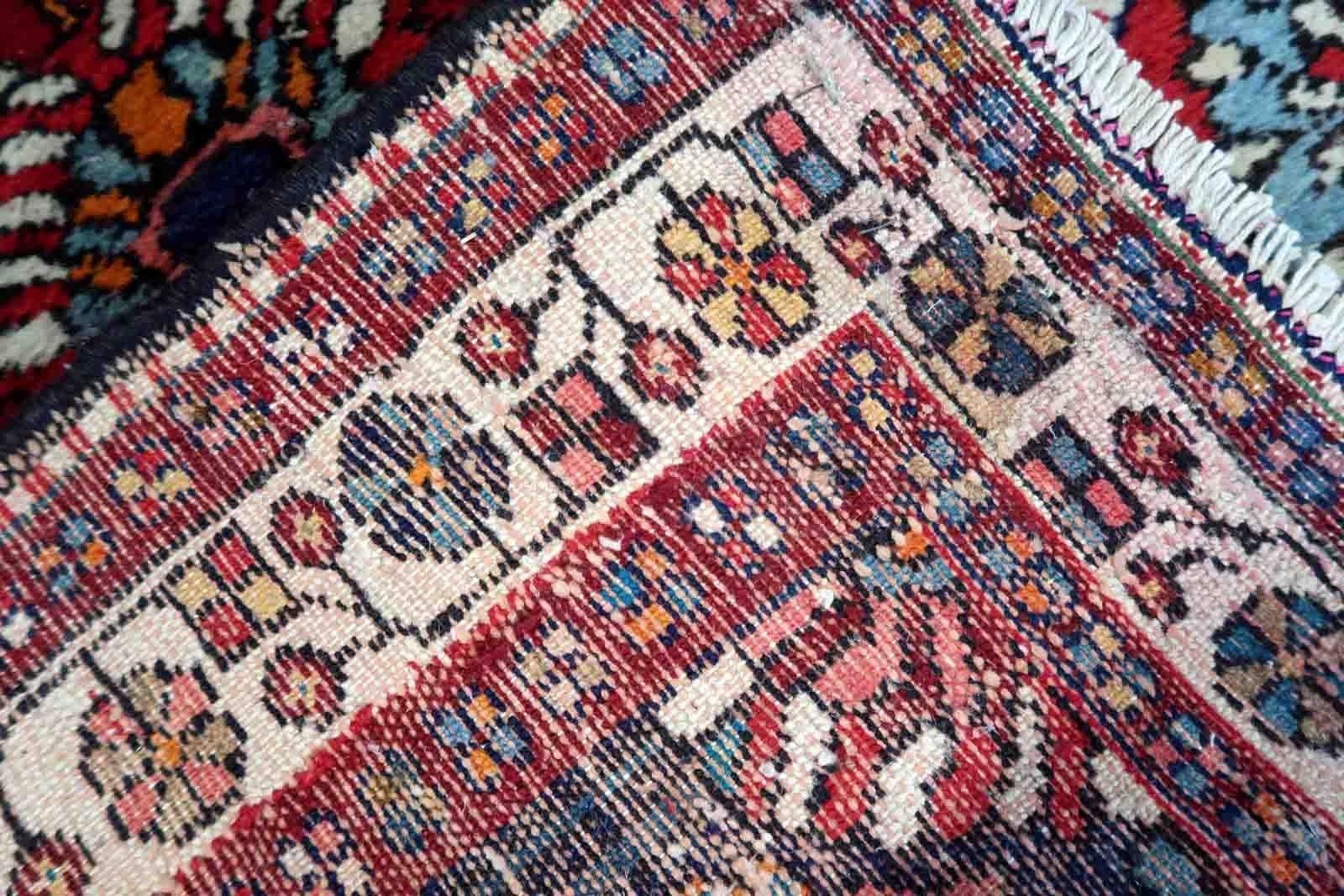 Handgefertigter Vintage-Teppich aus Hamadan mit großem Medaillon-Muster und leuchtenden Farben. Der Teppich stammt aus dem Ende des 20. Jahrhunderts und ist in gutem Originalzustand.

-Zustand: original gut,

-Umgebung: 1970er Jahre,

-Größe: