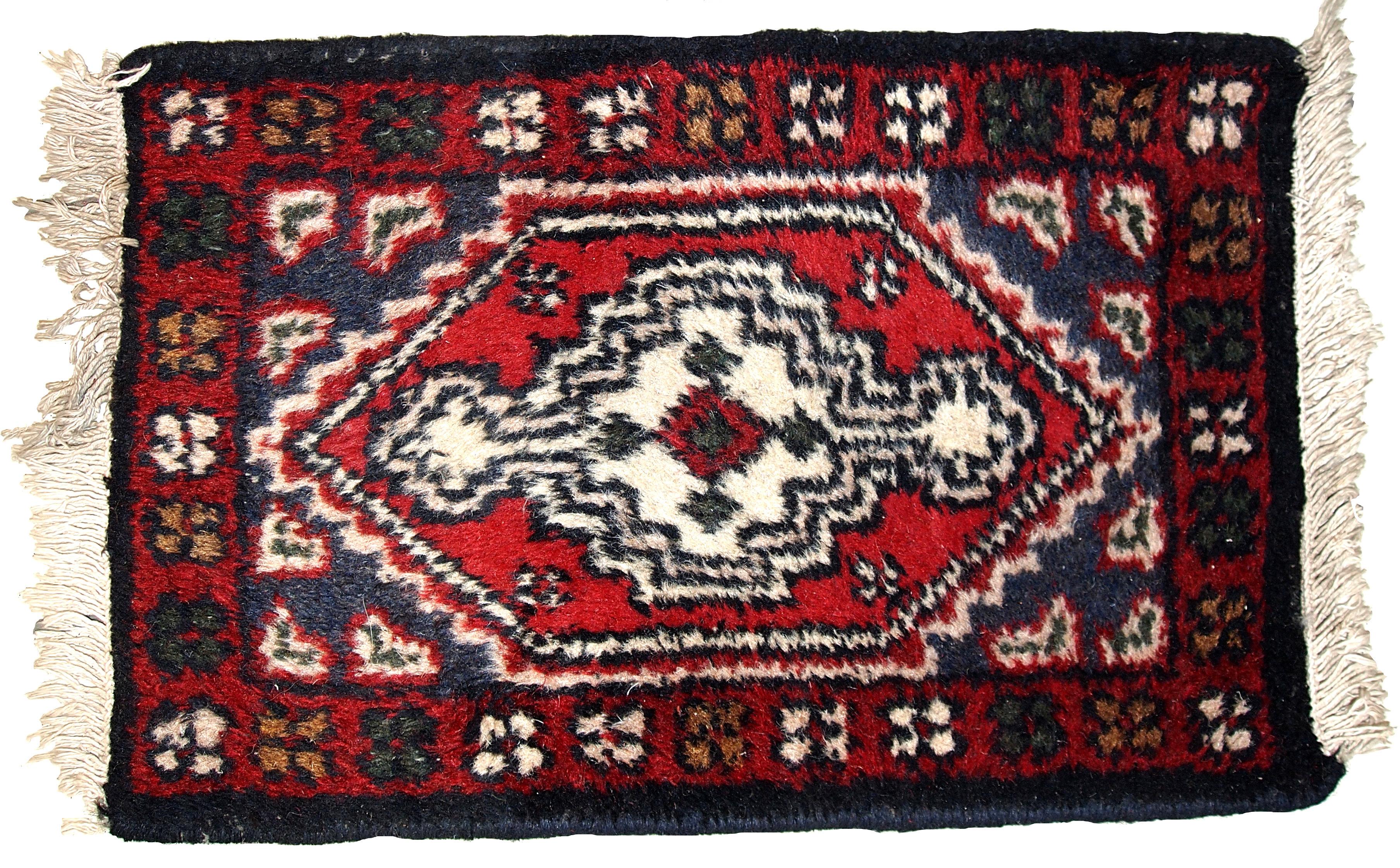 Vintage handmade Hamadan style mat from the end of 20th century. It is in original good condition.

- Condition: original good,

- circa 1970s,

- Size: 1.2' x 1.8' (38cm x 56cm),

- Material: wool,

- Country of origin: Middle East,

-