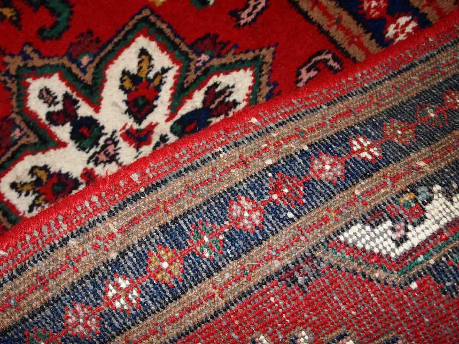 Handmade vintage Middle Eastern rug in traditional floral design. The rug is from the end of 20th century in original good condition.

-Condition: origial good, 

-circa: 1970s,

-Size: 2.2' x 4.4' (70cm x 136cm),
?
-Material: