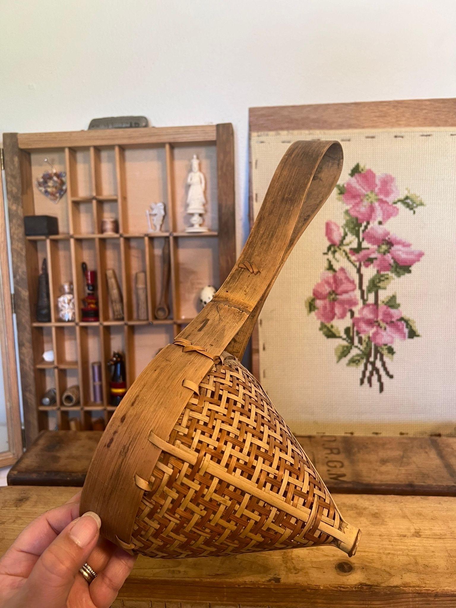 Panier suspendu vintage fait à la main Décoration de la maison Bon état - En vente à Seattle, WA