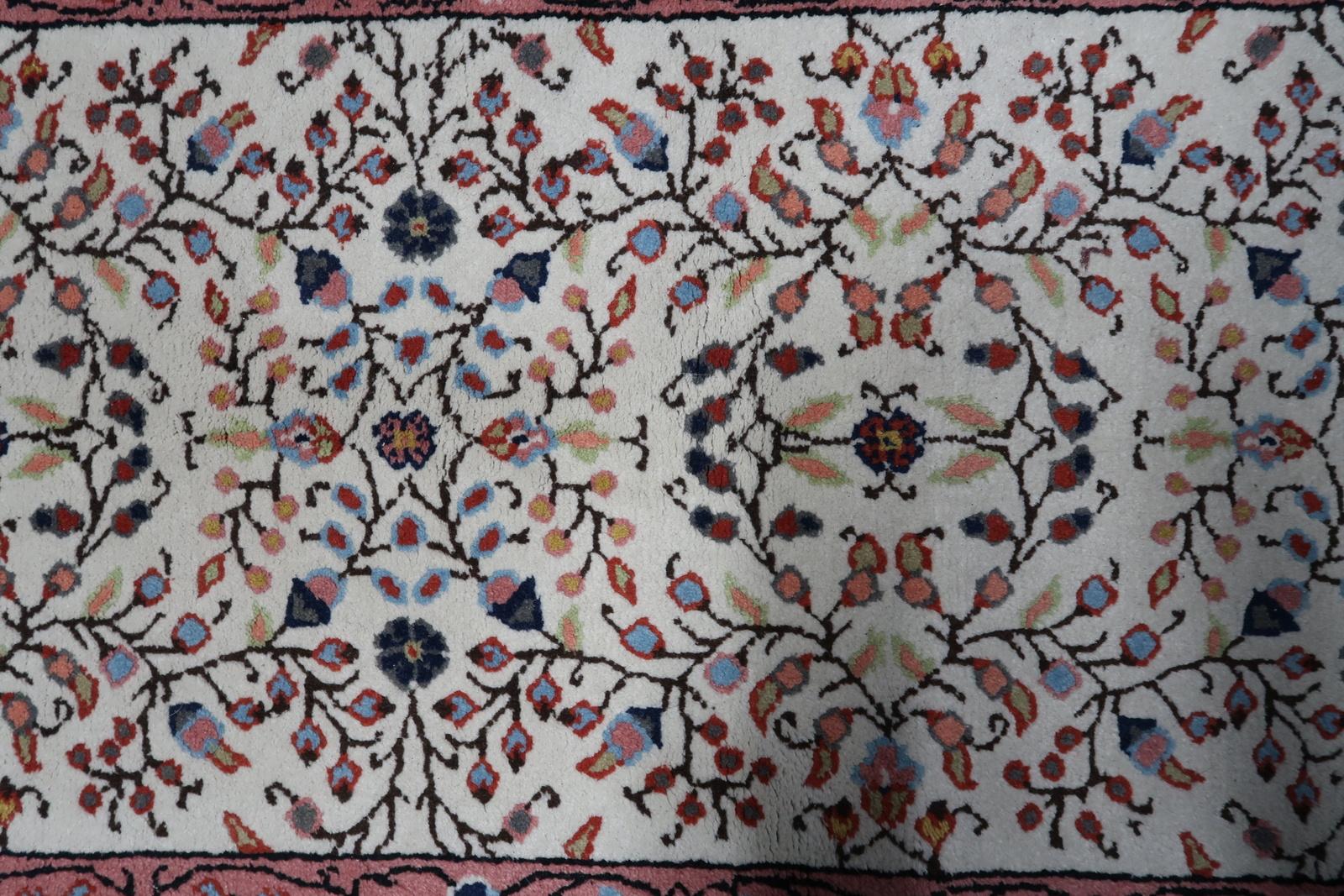 Hand-Knotted Handmade Vintage Indian Agra Rug 1960s - 1C1082 For Sale