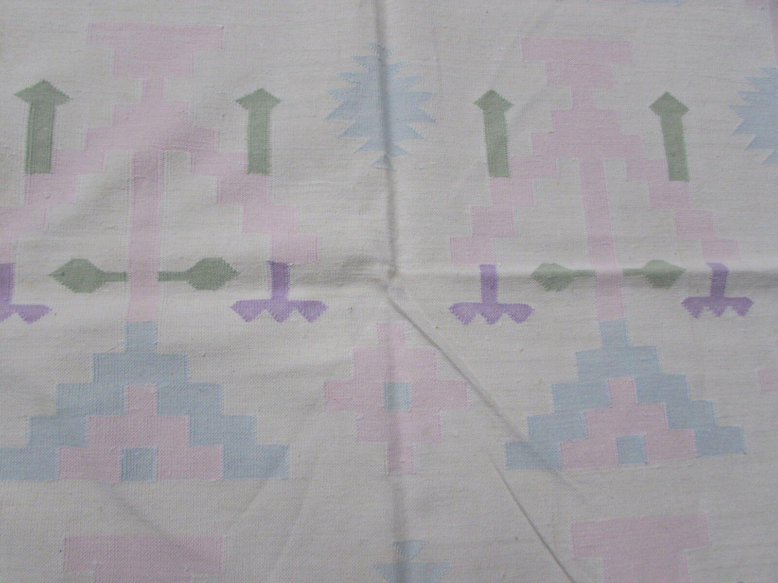 Handgefertigter indischer Dhurrie-Kelim-Teppich im Vintage-Stil, 4' x 6', 1970er Jahre, 1Q61 im Zustand „Gut“ im Angebot in Bordeaux, FR