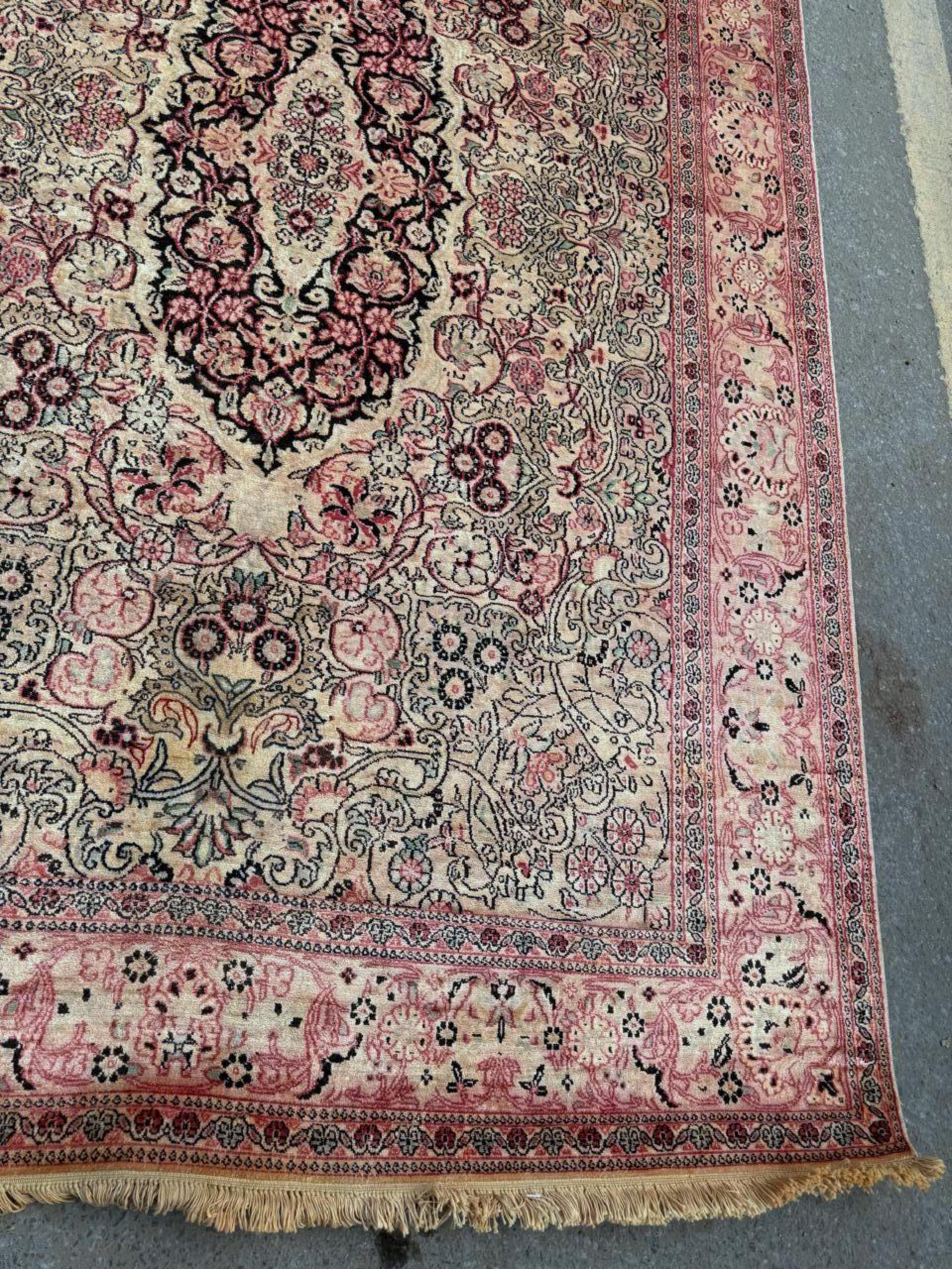 Annodato a mano Tappeto di seta del Kashmir indiano d'epoca fatto a mano 6' x 8.11', anni '50 - 2B117 in vendita