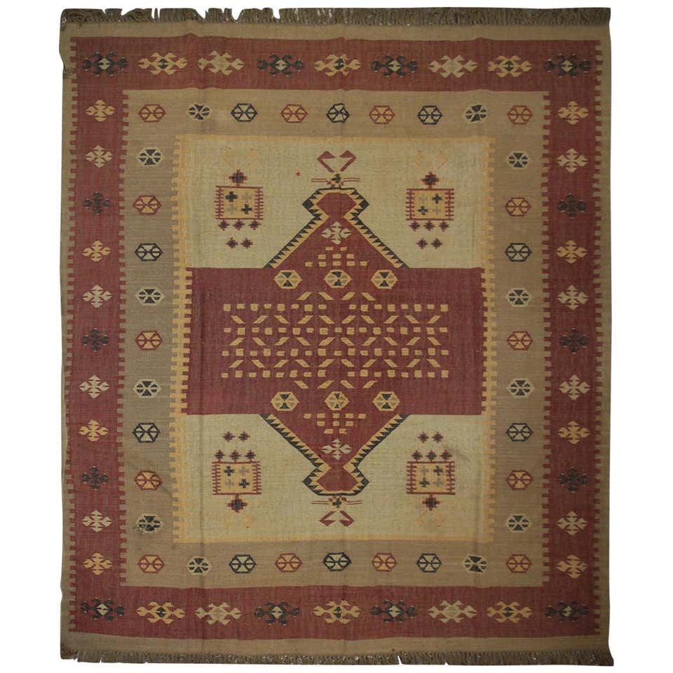 Hindu Rug Vintage Traditional Indian Area Rug with Persian Design and Manor House ...