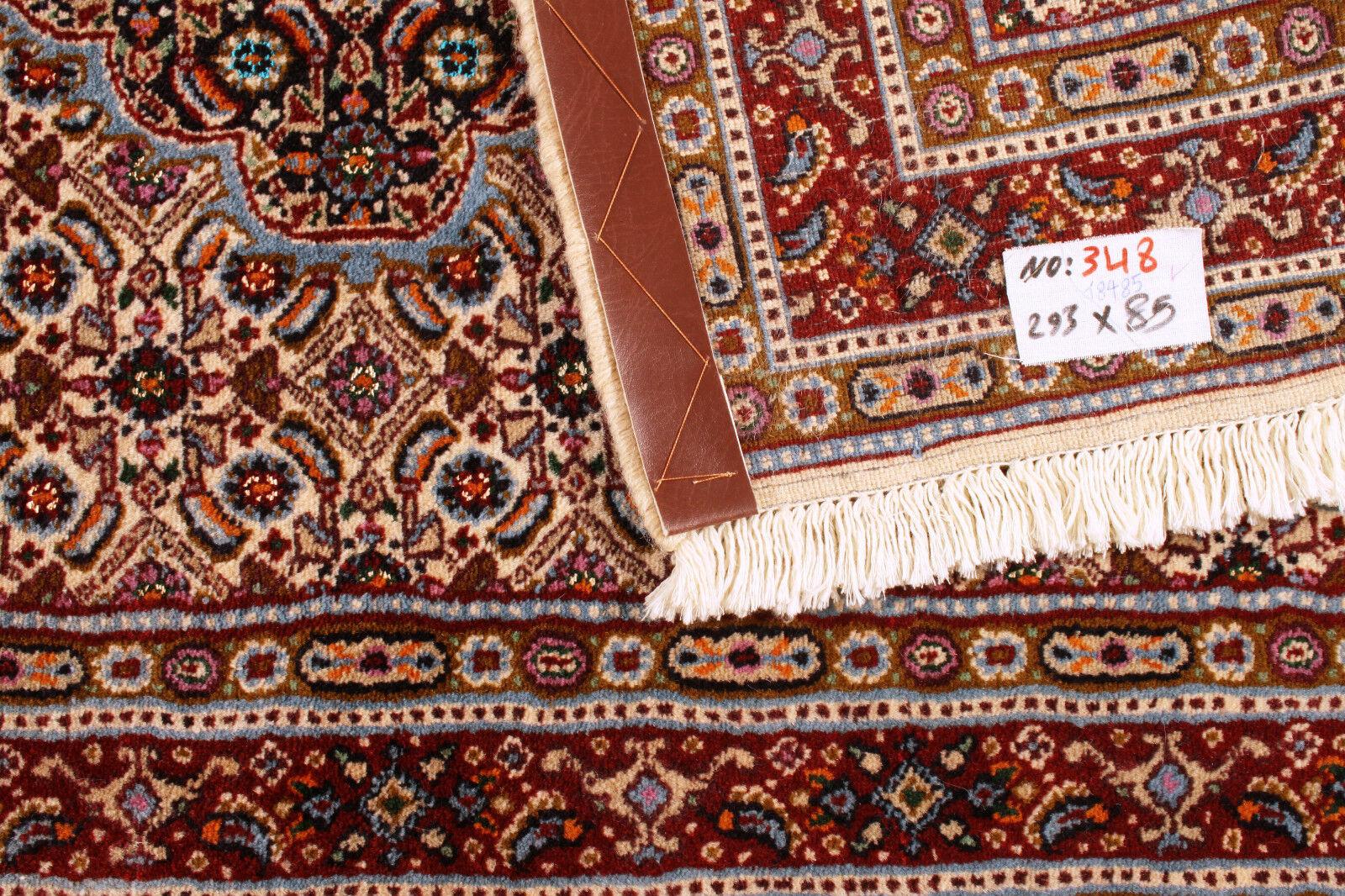 Handgefertigter Vintage Indischer Mahal Läufer Teppich (85cm x 293cm / 2.79ft x 9.61ft)

Erhöhen Sie Ihre Wohnkultur mit der exquisiten Handwerkskunst unseres handgefertigten indischen Mahal-Läuferteppichs im Vintage-Stil. Dieser aus den 1970er