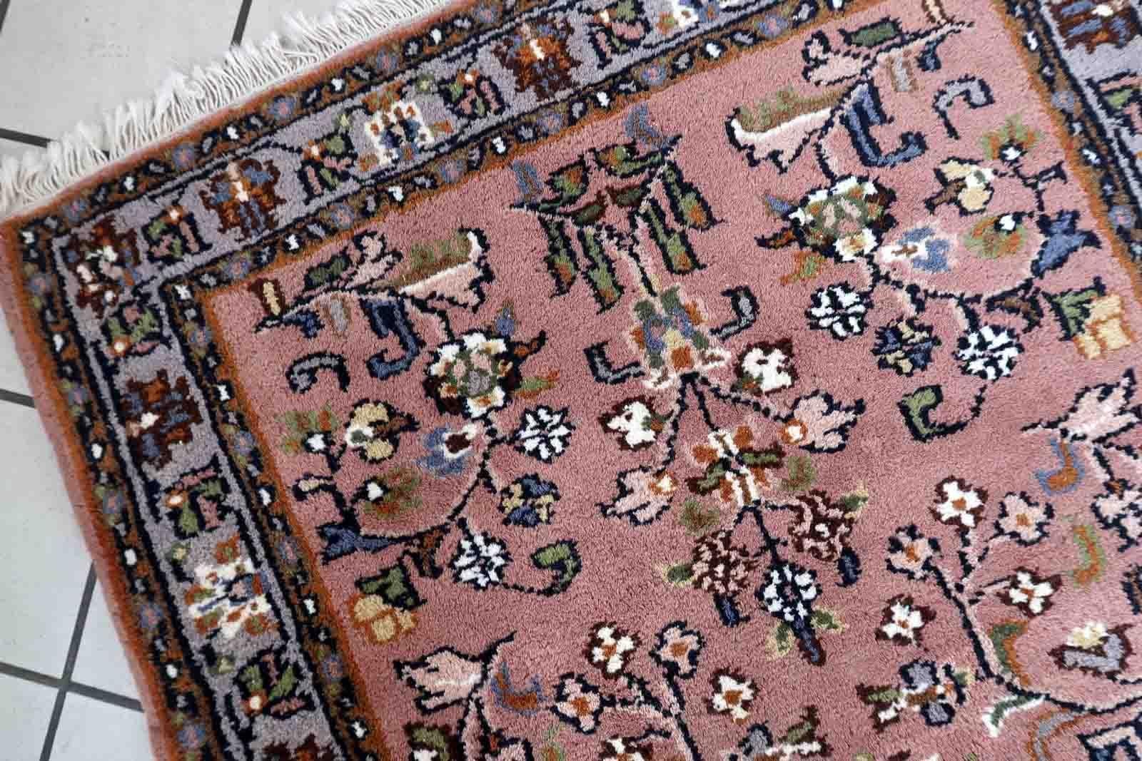 Handgefertigter indischer Seraband-Teppich, 1970er Jahre, 1C1050 (Ende des 20. Jahrhunderts) im Angebot