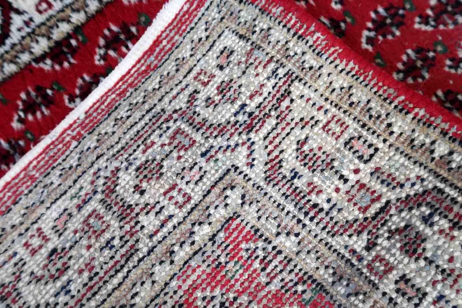 Handmade vintage Indian Seraband rug in red color and all-over design. The rug has been made in the end of 20th century. It is in original condition, has some low pile.

-condition: original, some low pile,

-circa: 1970s,

-size: 3' x 5.1'