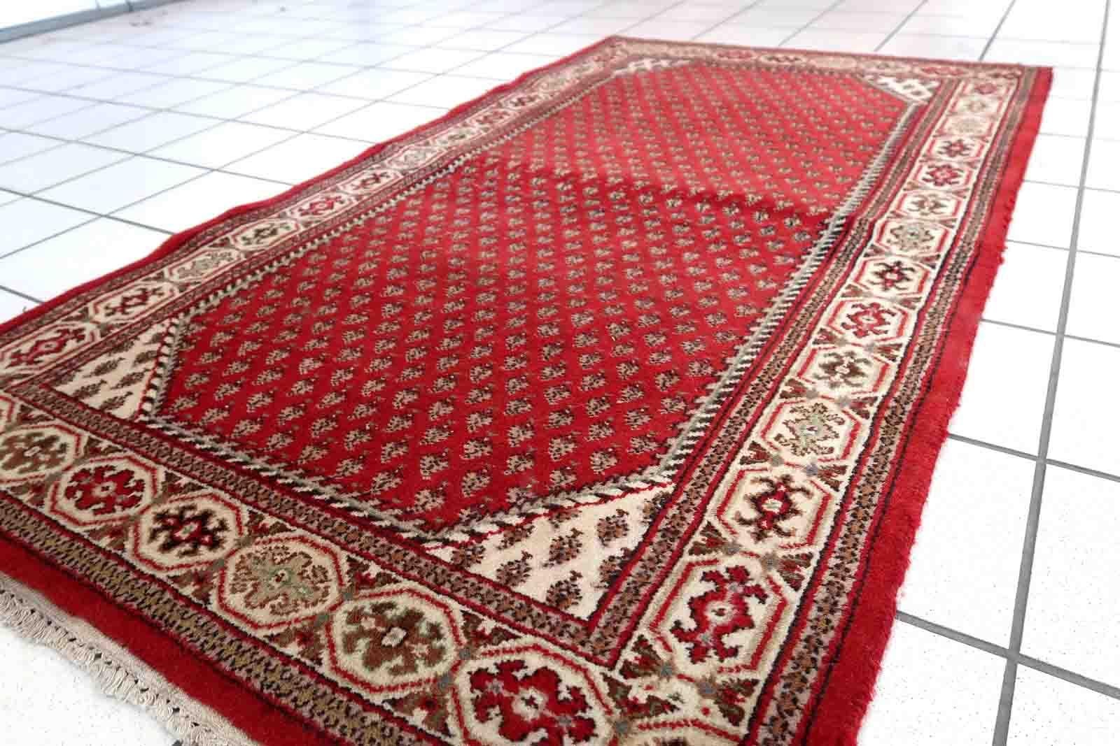 Handmade vintage Indian Seraband rug in red color and all-over design. The rug has been made in the end of 20th century. It is in original good condition.

-condition: original good,

-circa: 1970s,

-size: 3' x 5.2' (92cm x