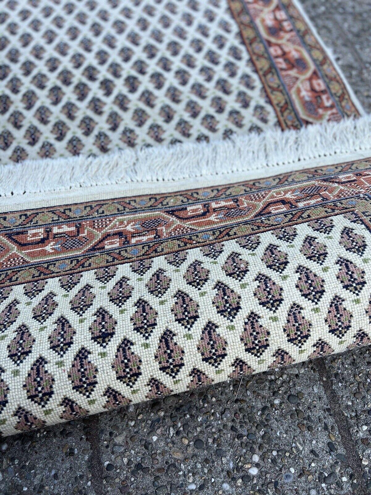 Handgefertigter indischer Seraband-Teppich im Vintage-Stil 2,3' x 5', 1970er Jahre - 1S44 im Angebot 2