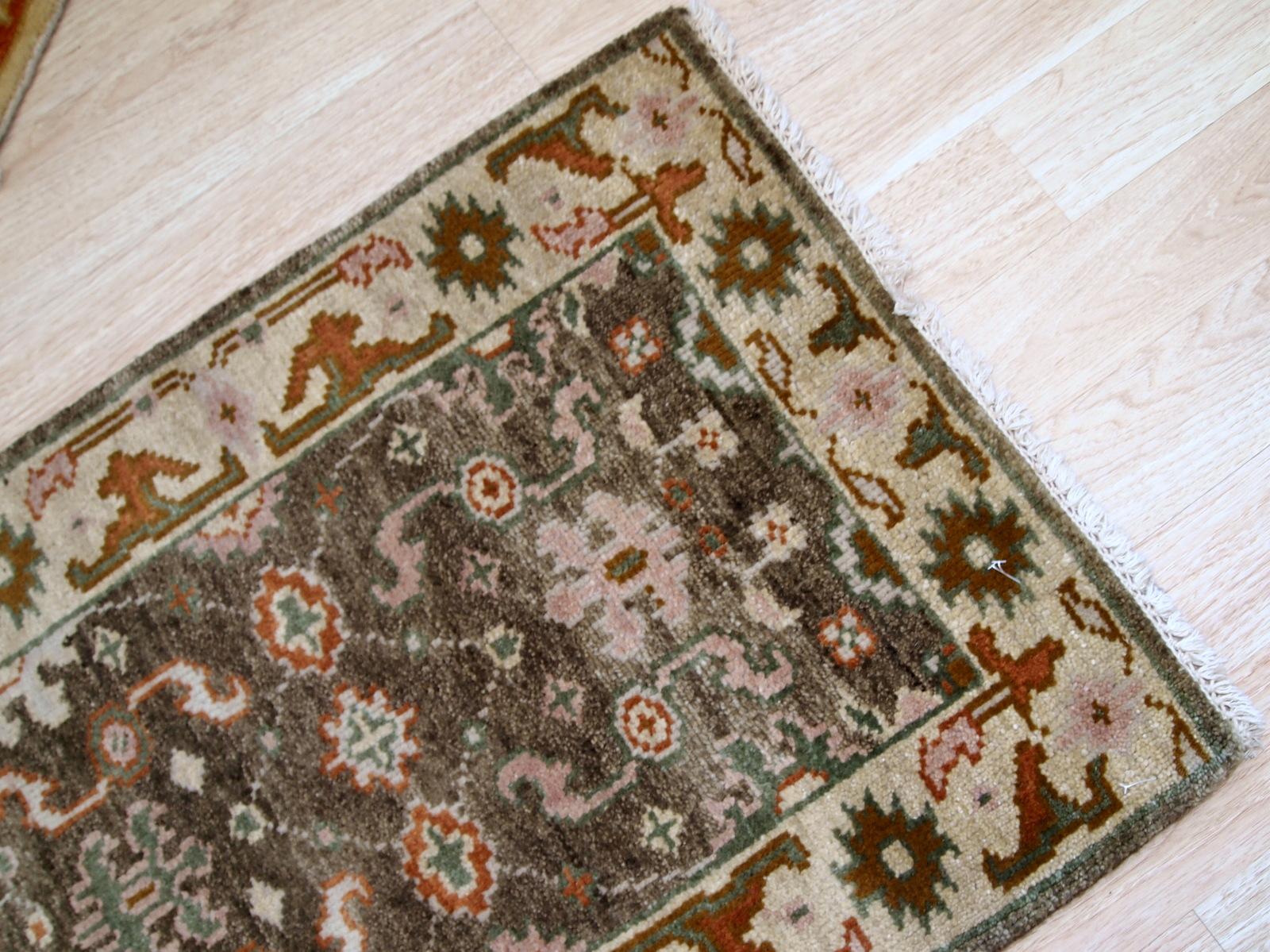 Handgefertigter Vintage Indo-Mahal-Teppich:: 1980er Jahre:: 1B865 (Ende des 20. Jahrhunderts) im Angebot