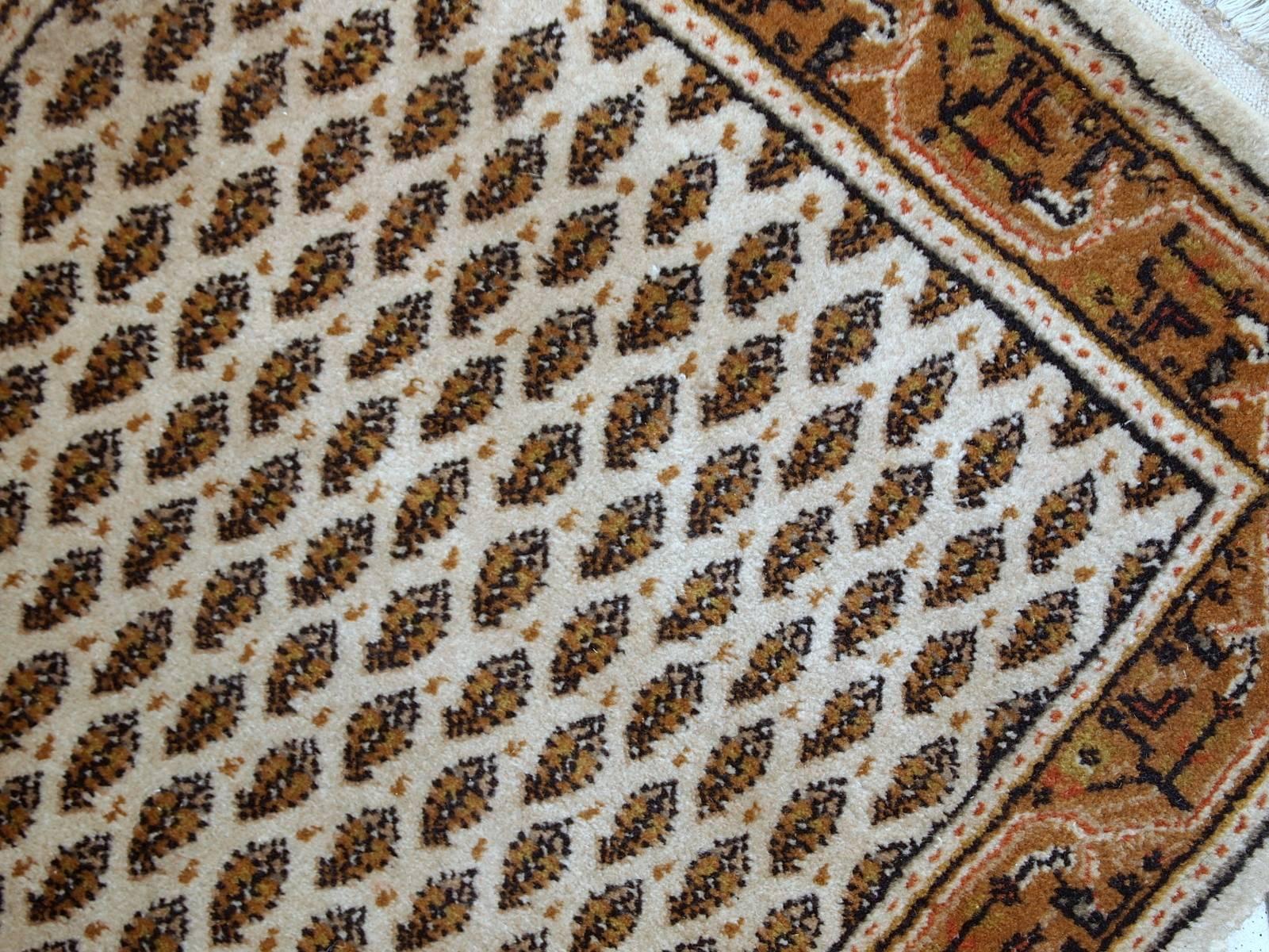 Hand-Knotted Handmade Vintage Indo-Seraband Rug, 1980s, 1C575 For Sale