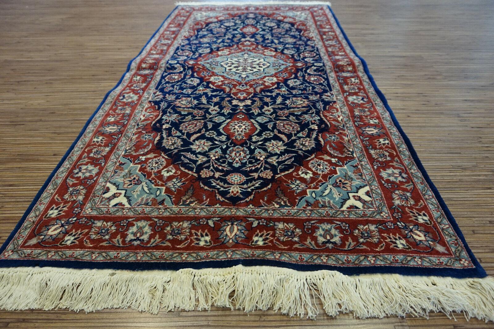 Annodato a mano Tappeto vintage in stile Isfahan fatto a mano, anni '70, 1d21 in vendita