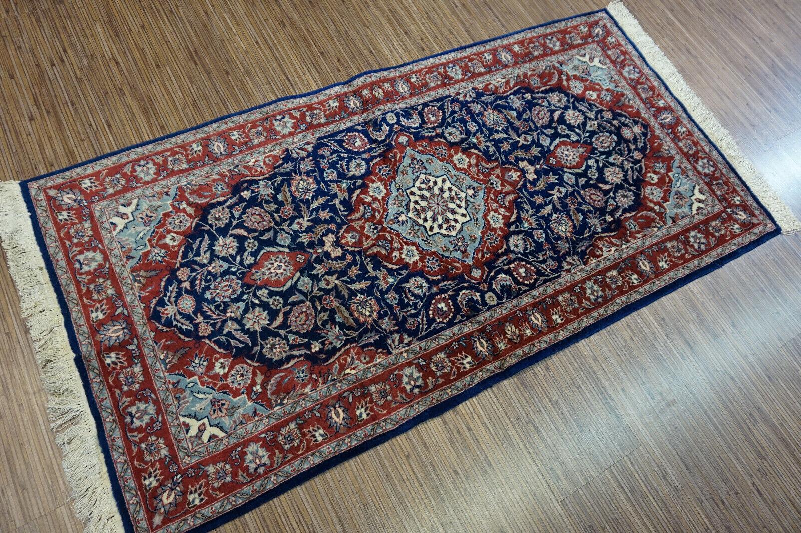 Handmade Vintage Isfahan Style Rug, 1970s, 1d21 In Good Condition For Sale In Bordeaux, FR