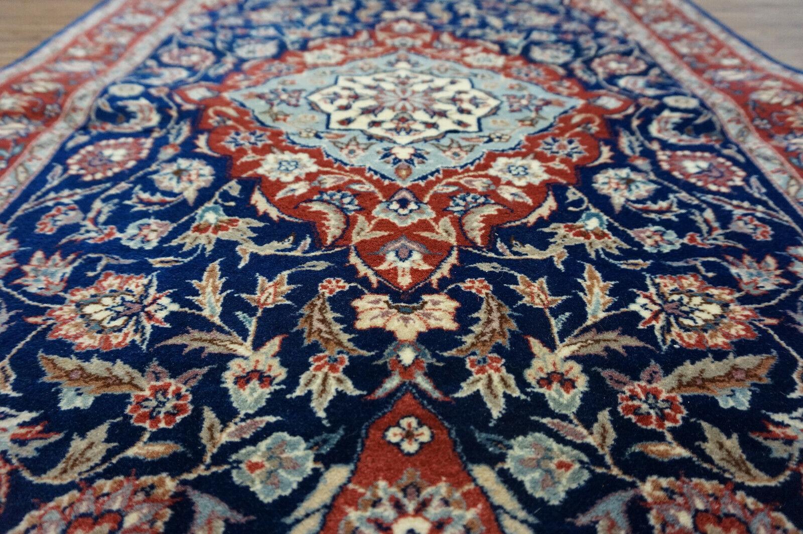Tappeto vintage in stile Isfahan fatto a mano, anni '70, 1d21 in vendita 2