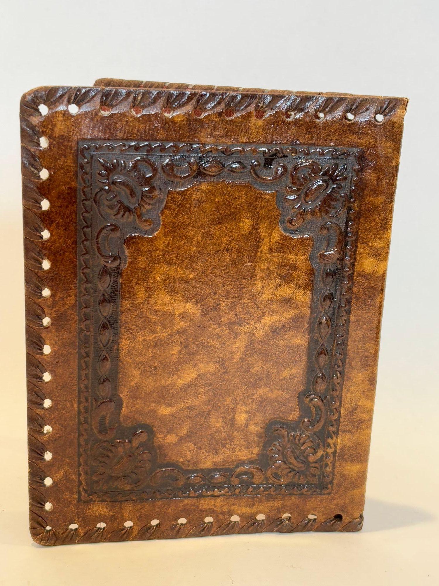 Cuaderno de cuero marrón repujado Firenze Vintage italiano hecho a mano 1960 en venta 5