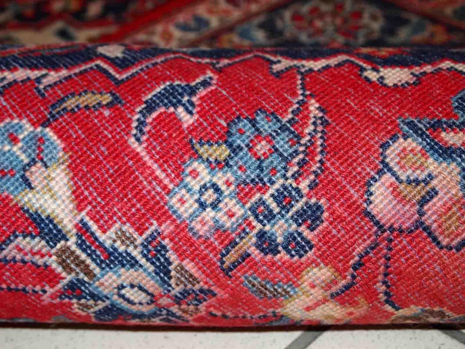 Handgefertigter Kashan-Teppich in traditionellem Design. Der Teppich stammt aus dem Ende des 20. Jahrhunderts, er ist in gutem Originalzustand.

- Zustand: original gut,

- circa: 1970er Jahre,

- Größe: 9,8' x 16' (289cm x 479cm),

-