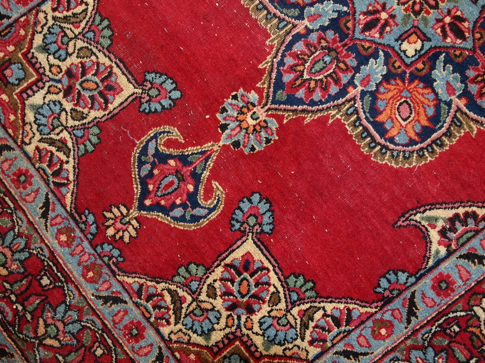Handgefertigter Vintage-Teppich im Kazvin-Stil:: 1970er Jahre:: 1C664 im Zustand „Relativ gut“ im Angebot in Bordeaux, FR