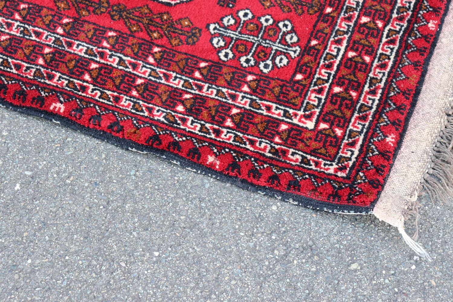 Handmade Vintage Large Persian Shiraz Rug, 1980s For Sale 5
