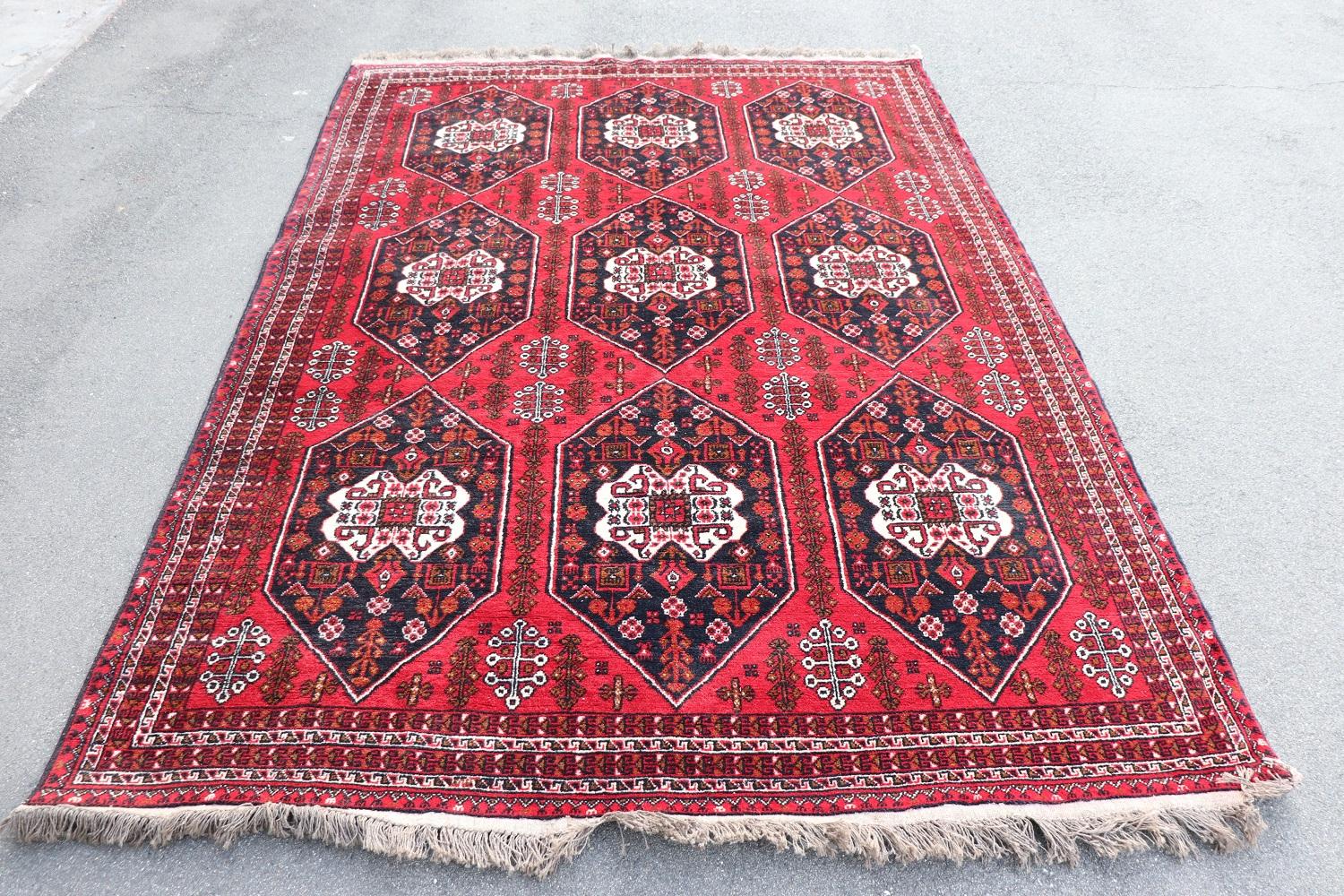 Beautiful 20th century ( 1980s circa)  persian shiraz rug handmade in wool. This fantastic rug it is in the main color red with a motif of central medallions with blue background, the colors are vibrant. Used conditions.
   