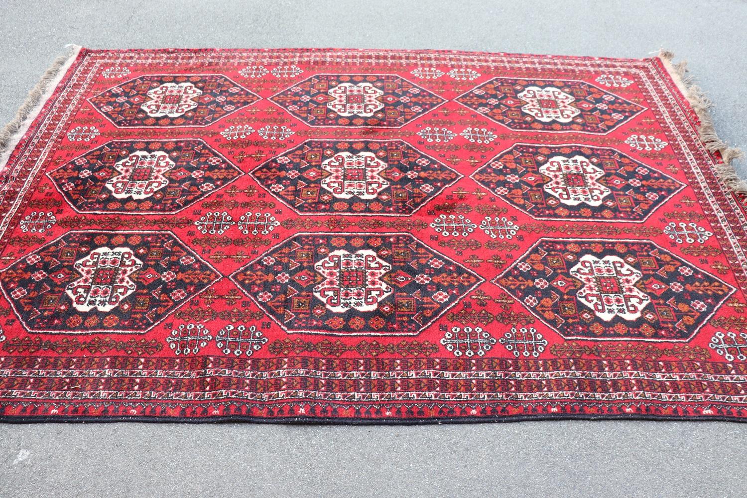 Handmade Vintage Large Persian Shiraz Rug, 1980s For Sale 2