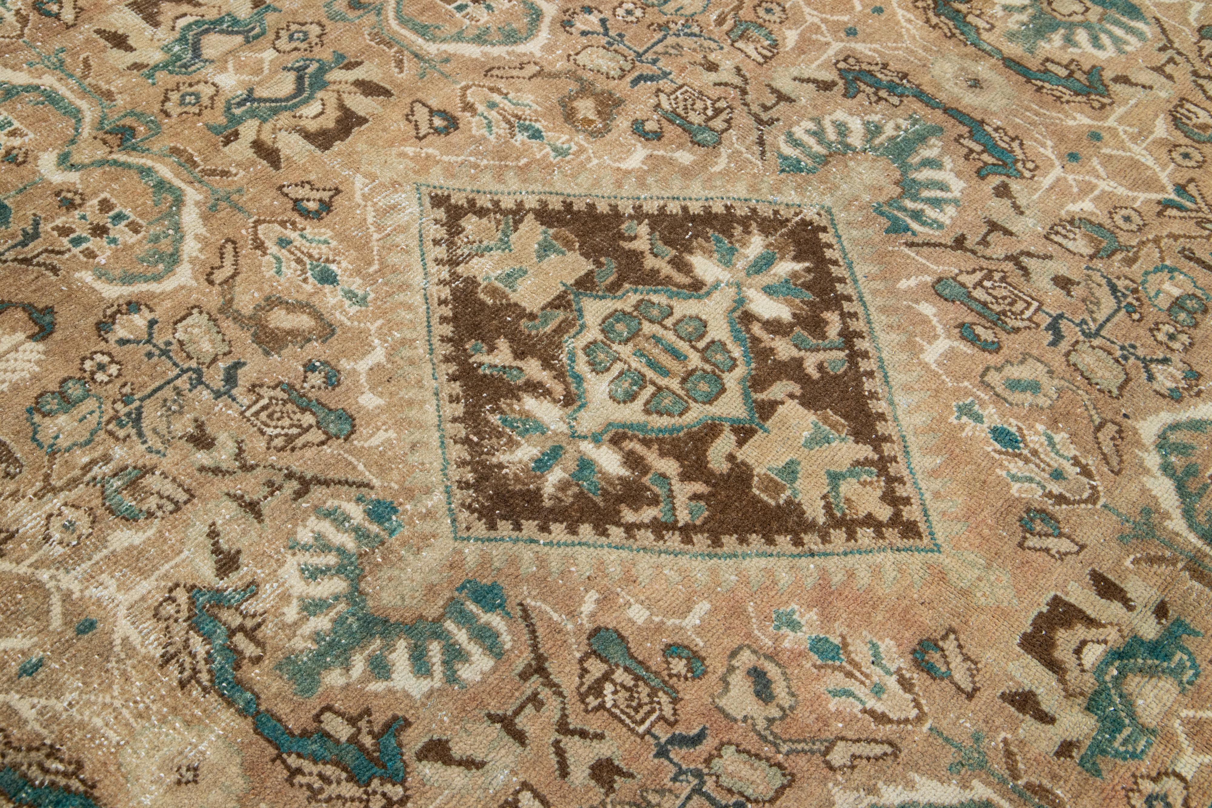 Handgefertigter Vintage Mahal Persischer Wollteppich mit Blumenmuster in Brown (Wolle) im Angebot