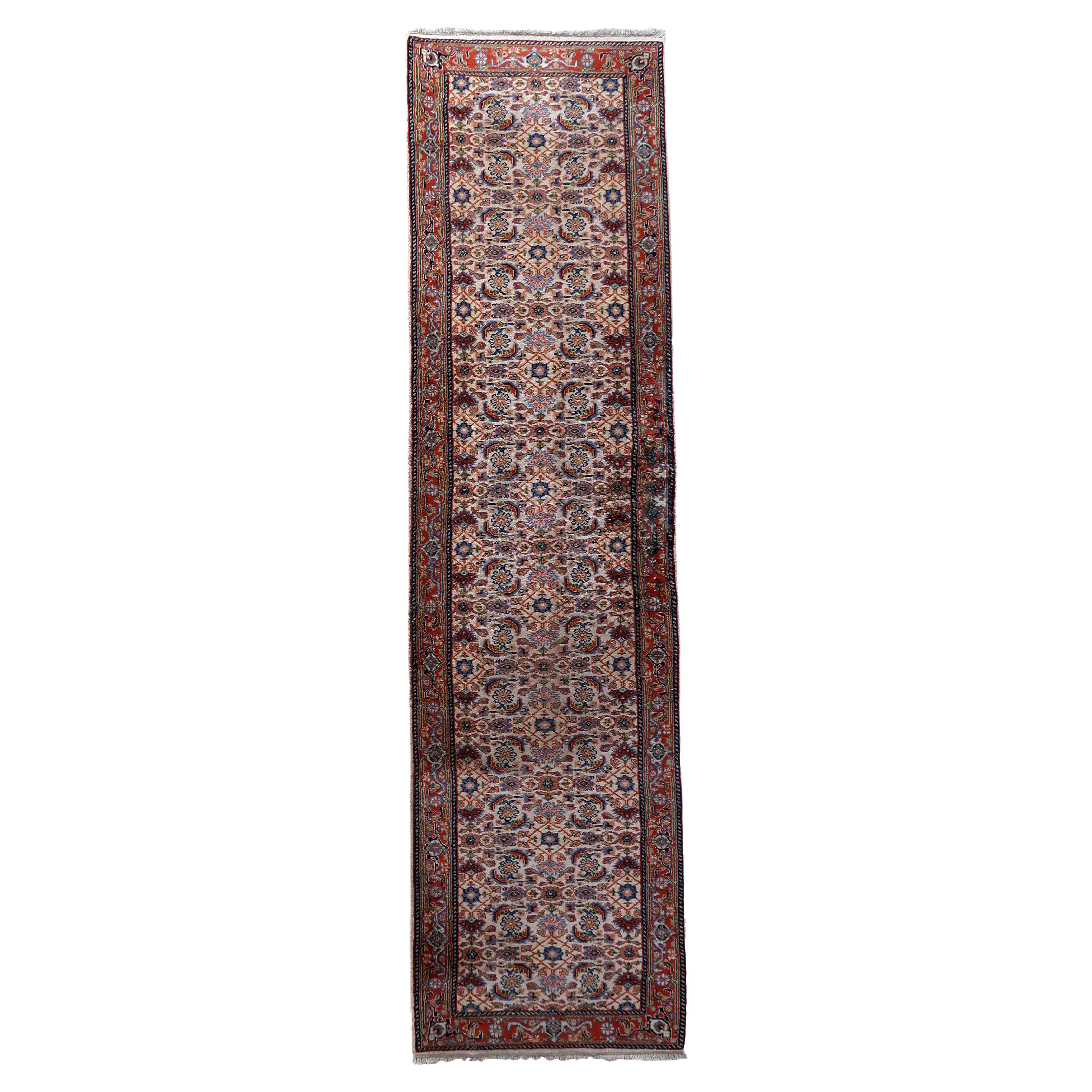 Handmade Vintage Mahal Style Runner, 1960s, 1C1005 For Sale