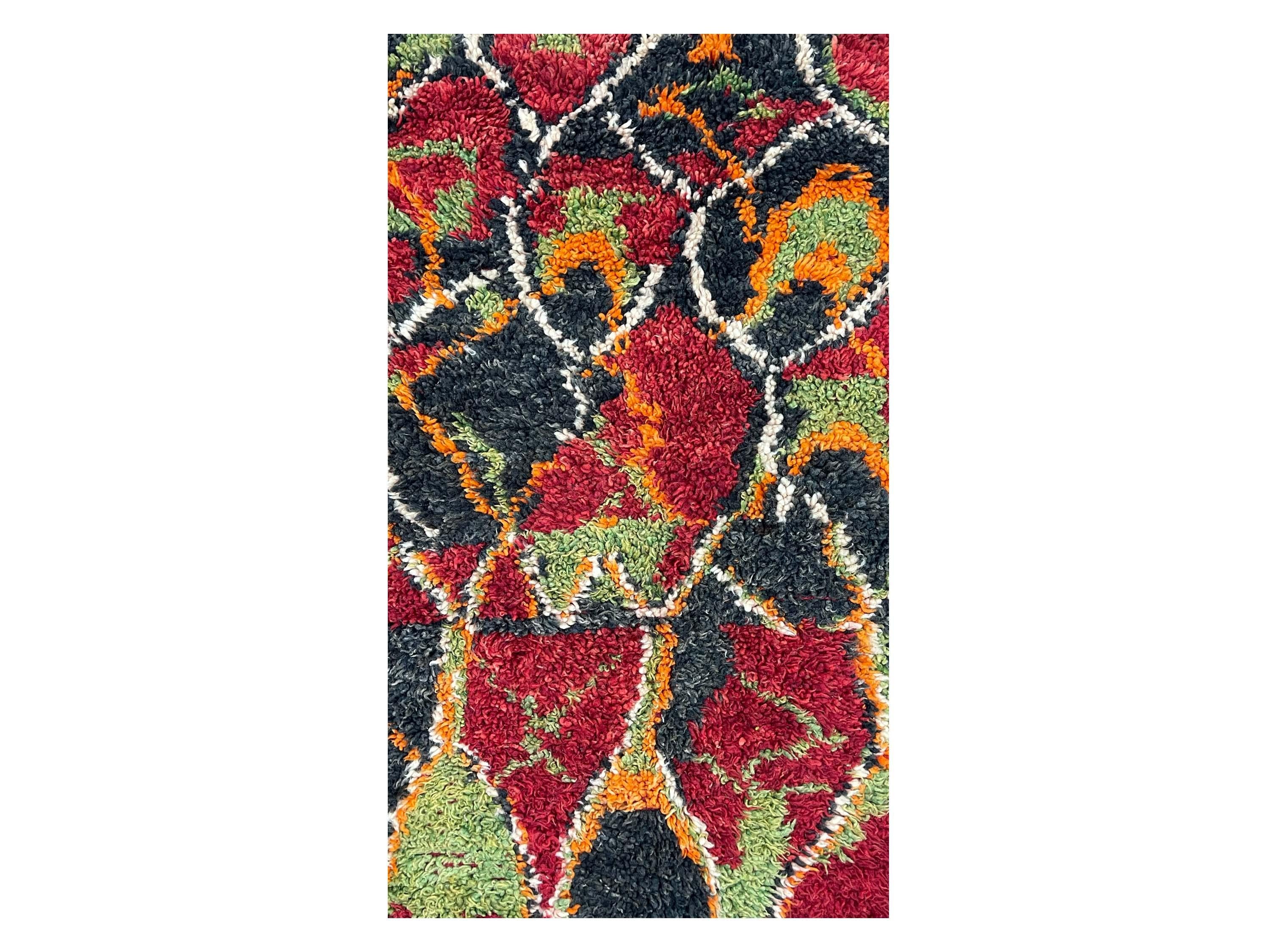 Handmade Vintage Moroccan Ait Bou Ichaouen Talsint Rug, The Fruit  In Good Condition For Sale In Aït Iaaza, MA