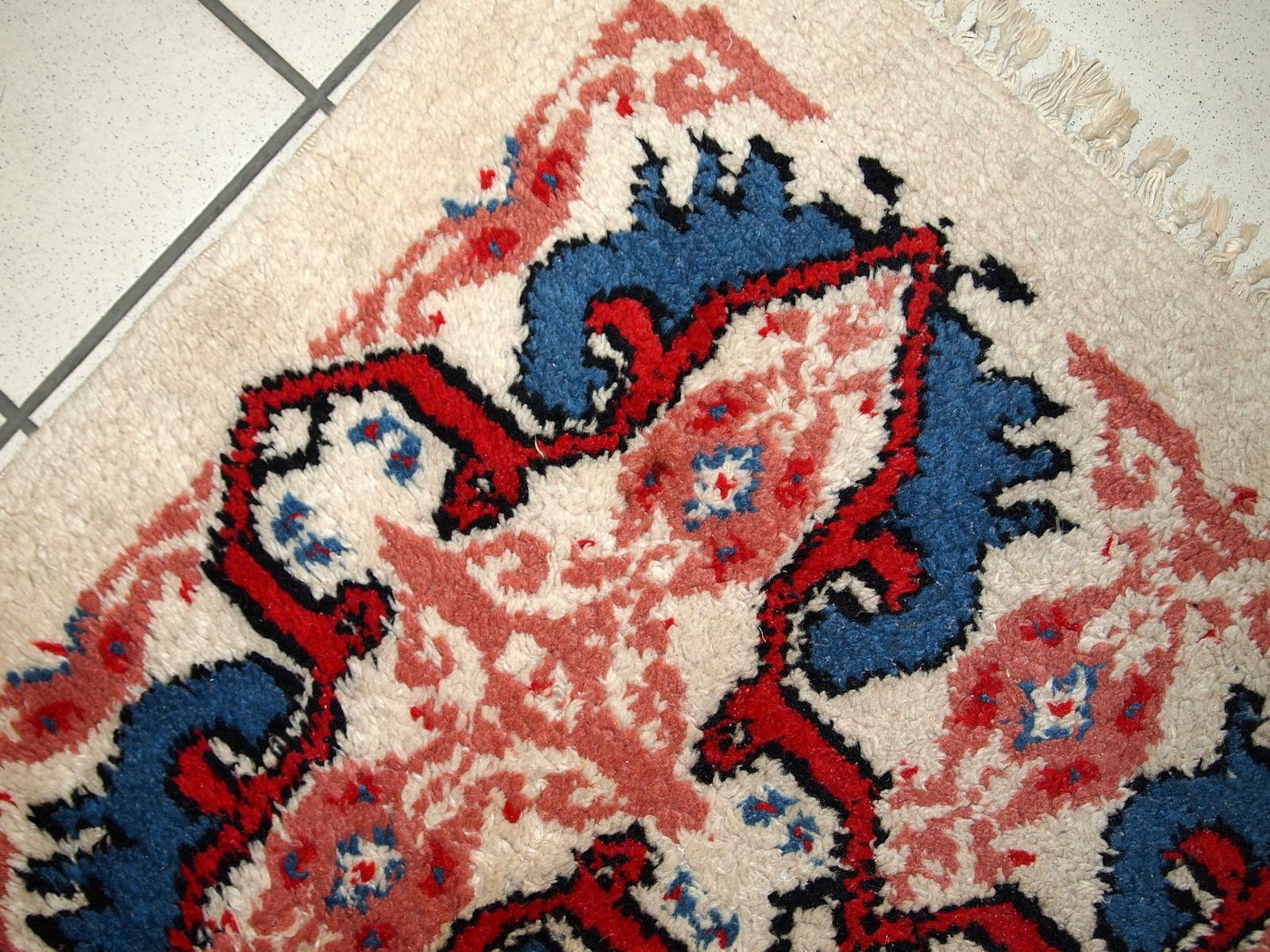 Handmade Vintage Moroccan Berber Rug, 1970s, 1C713 In Good Condition For Sale In Bordeaux, FR