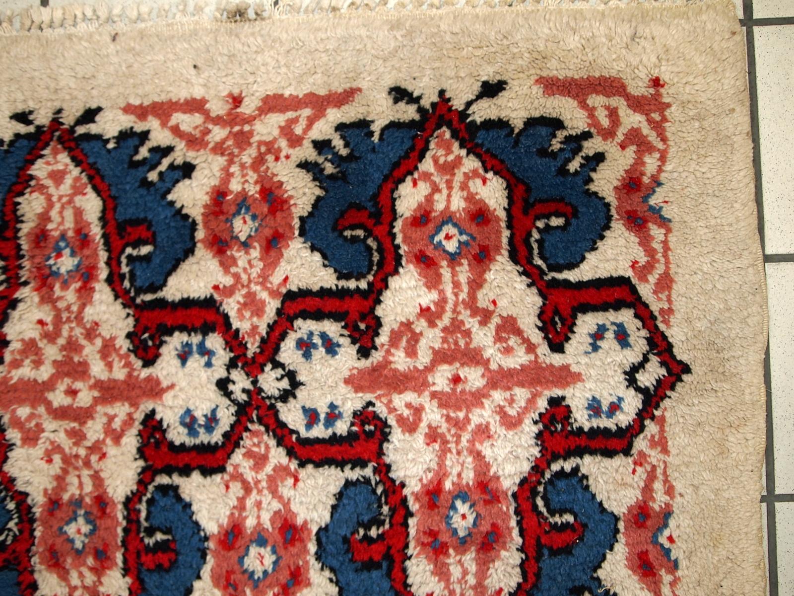 Late 20th Century Handmade Vintage Moroccan Berber Rug, 1970s, 1C713 For Sale