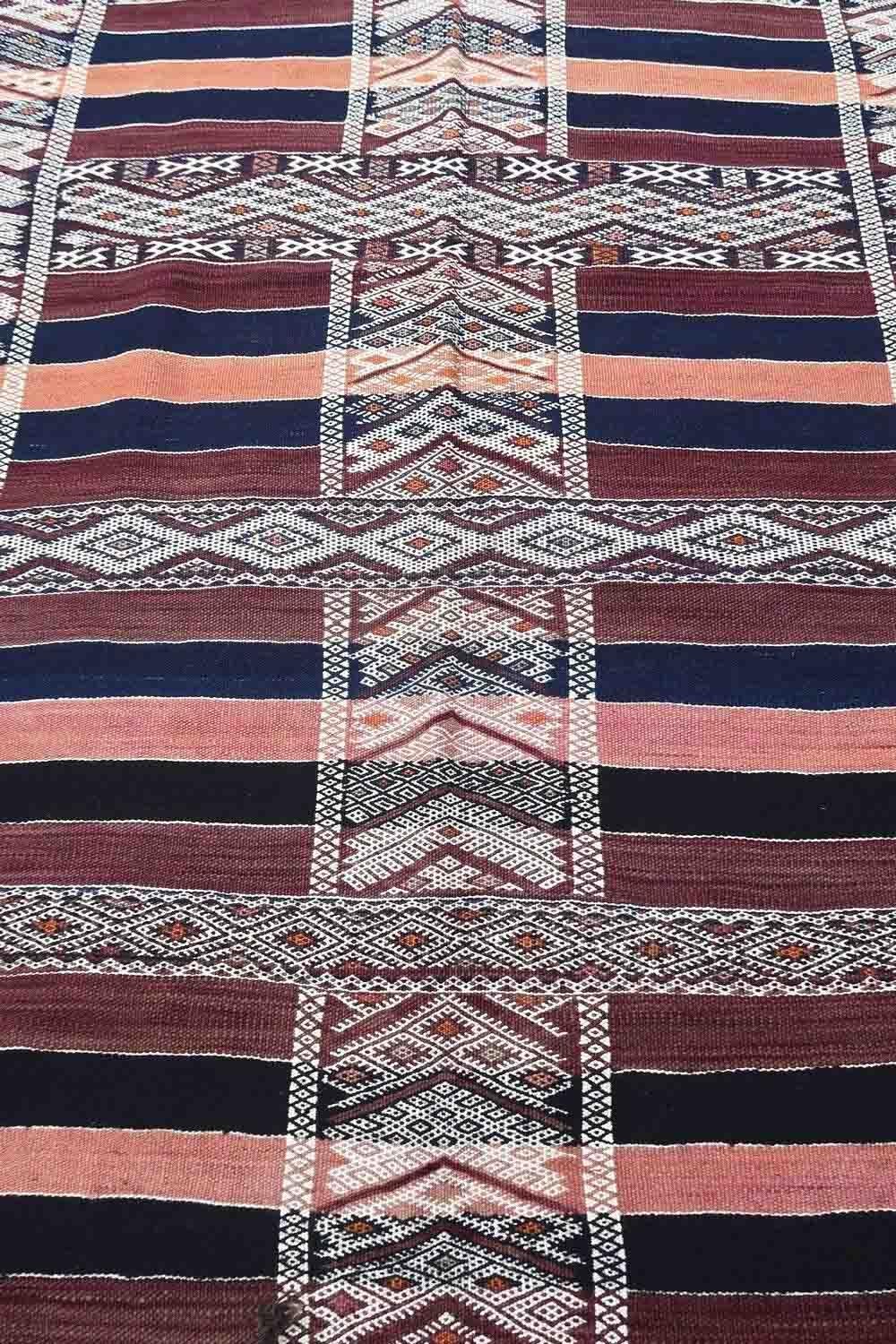 Handmade Vintage Moroccan Berber Kilim, 1950s, 1P124 In Good Condition For Sale In Bordeaux, FR